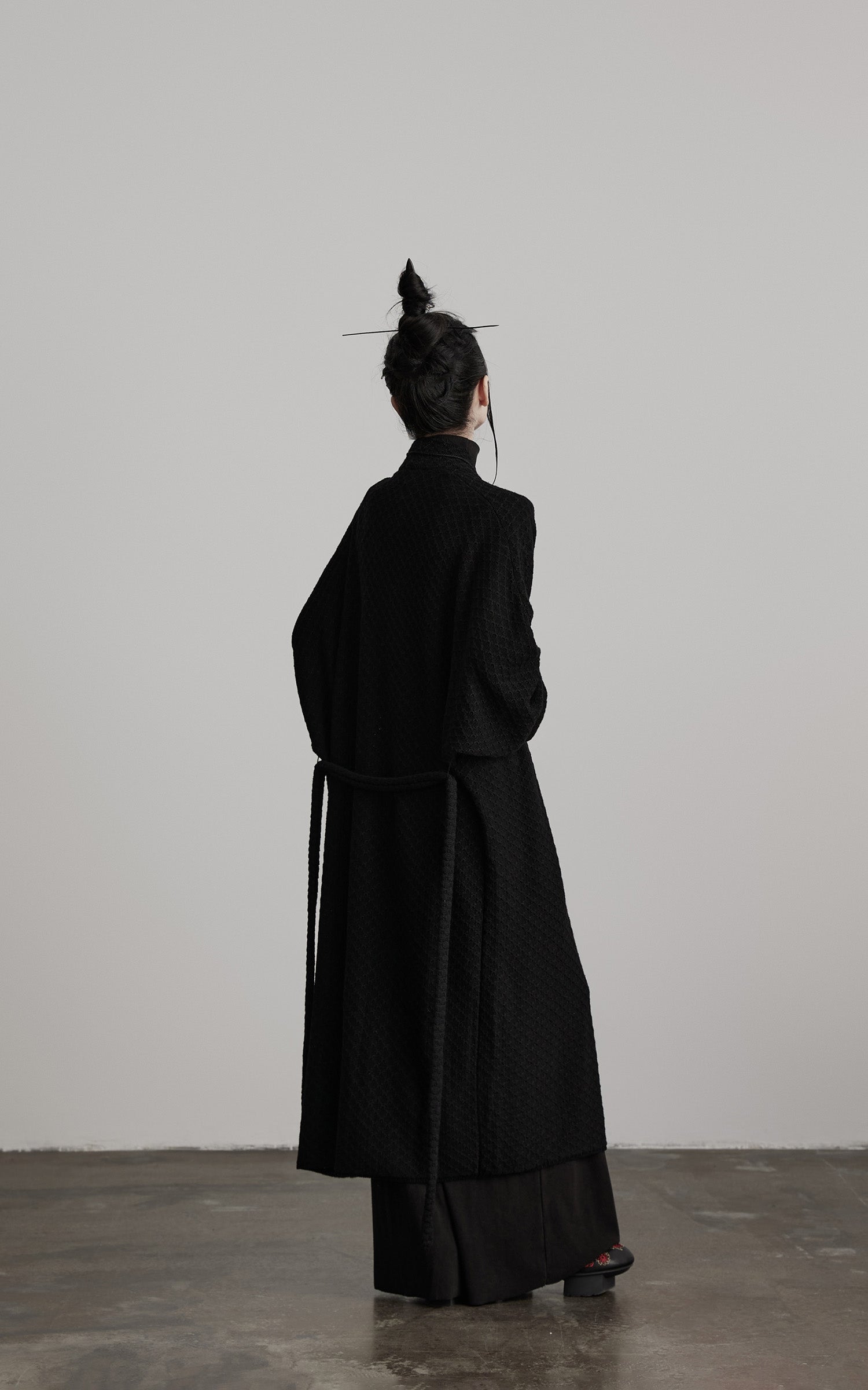 <tc>INDULGE</tc> ドレープシルエットのテクスチャードニットロングカーディガン