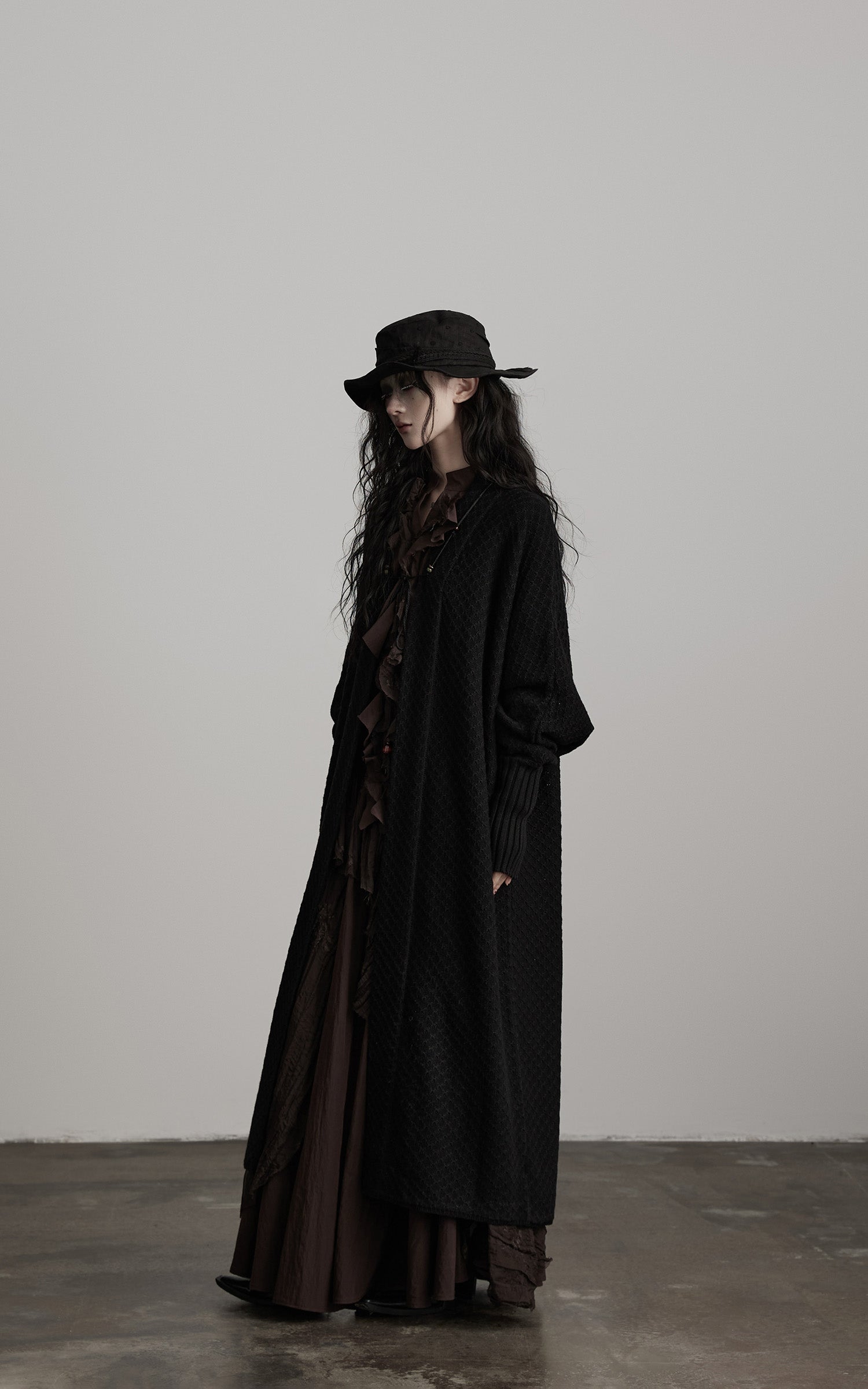 <tc>INDULGE</tc> ドレープシルエットのテクスチャードニットロングカーディガン