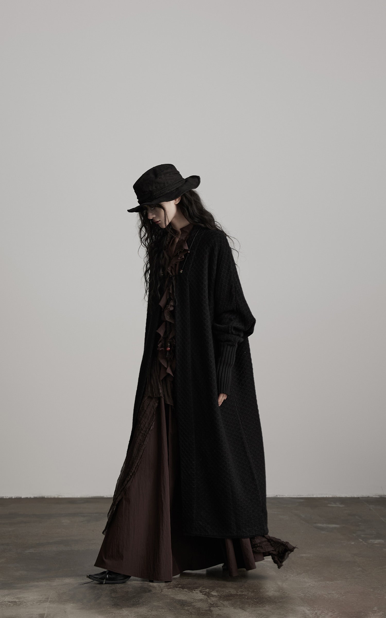 <tc>INDULGE</tc> ドレープシルエットのテクスチャードニットロングカーディガン