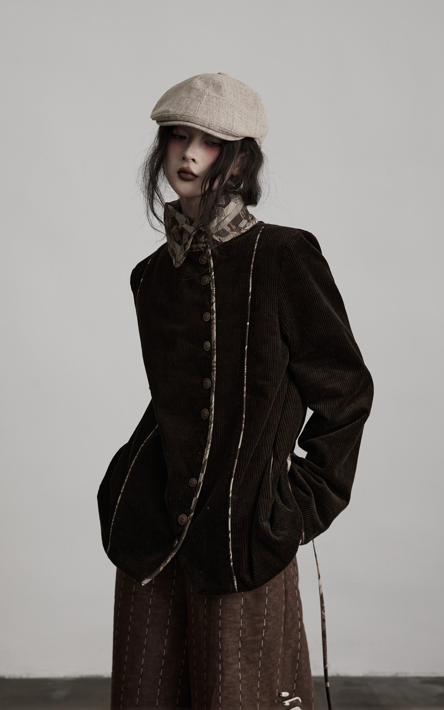 <tc>INDULGE</tc> アシンメトリックボタンラインのストラクチャードコーデュロイジャケット