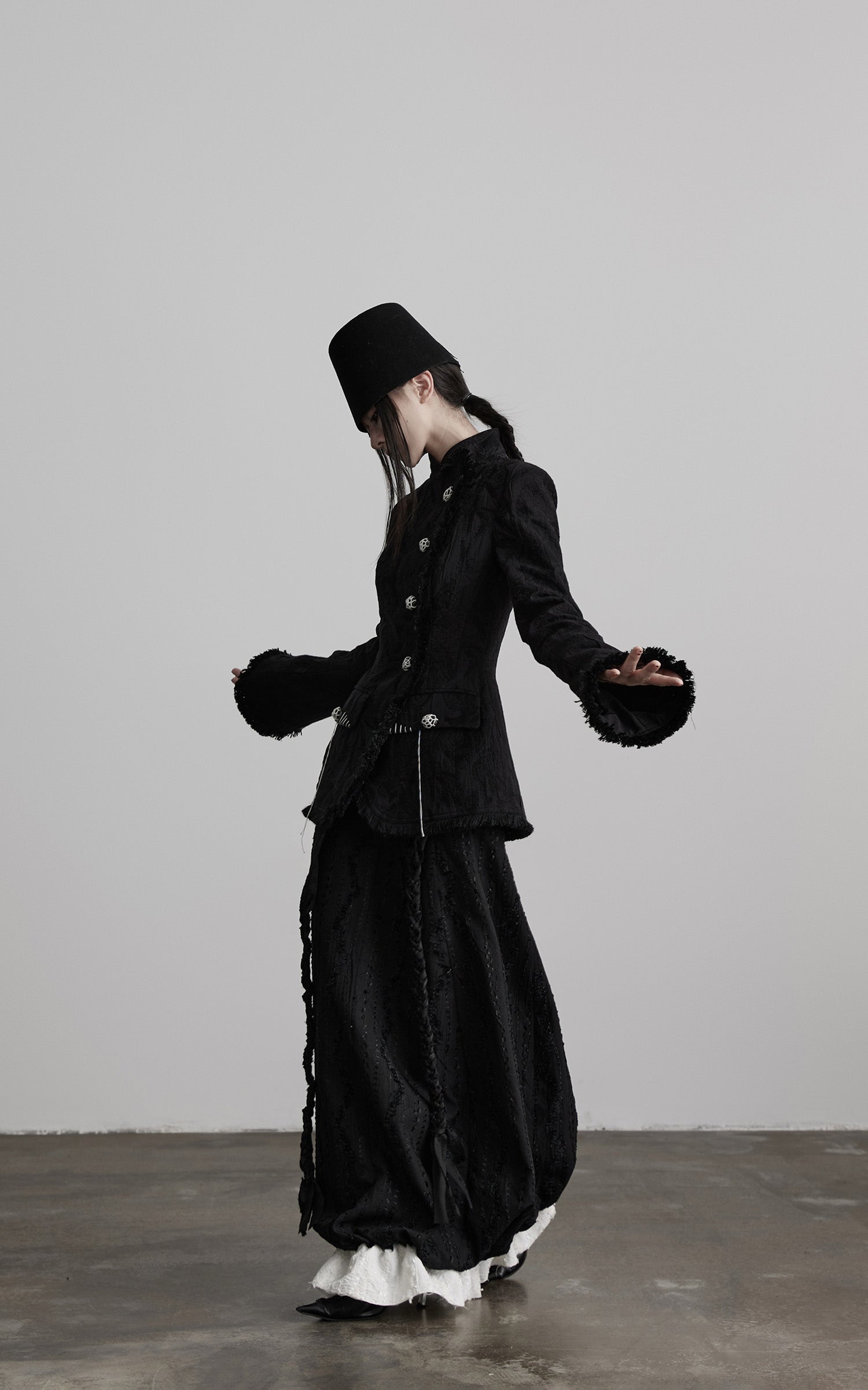 <tc>INDULGE</tc> Jupe Longue Texturée à Étages avec Détails Tressés