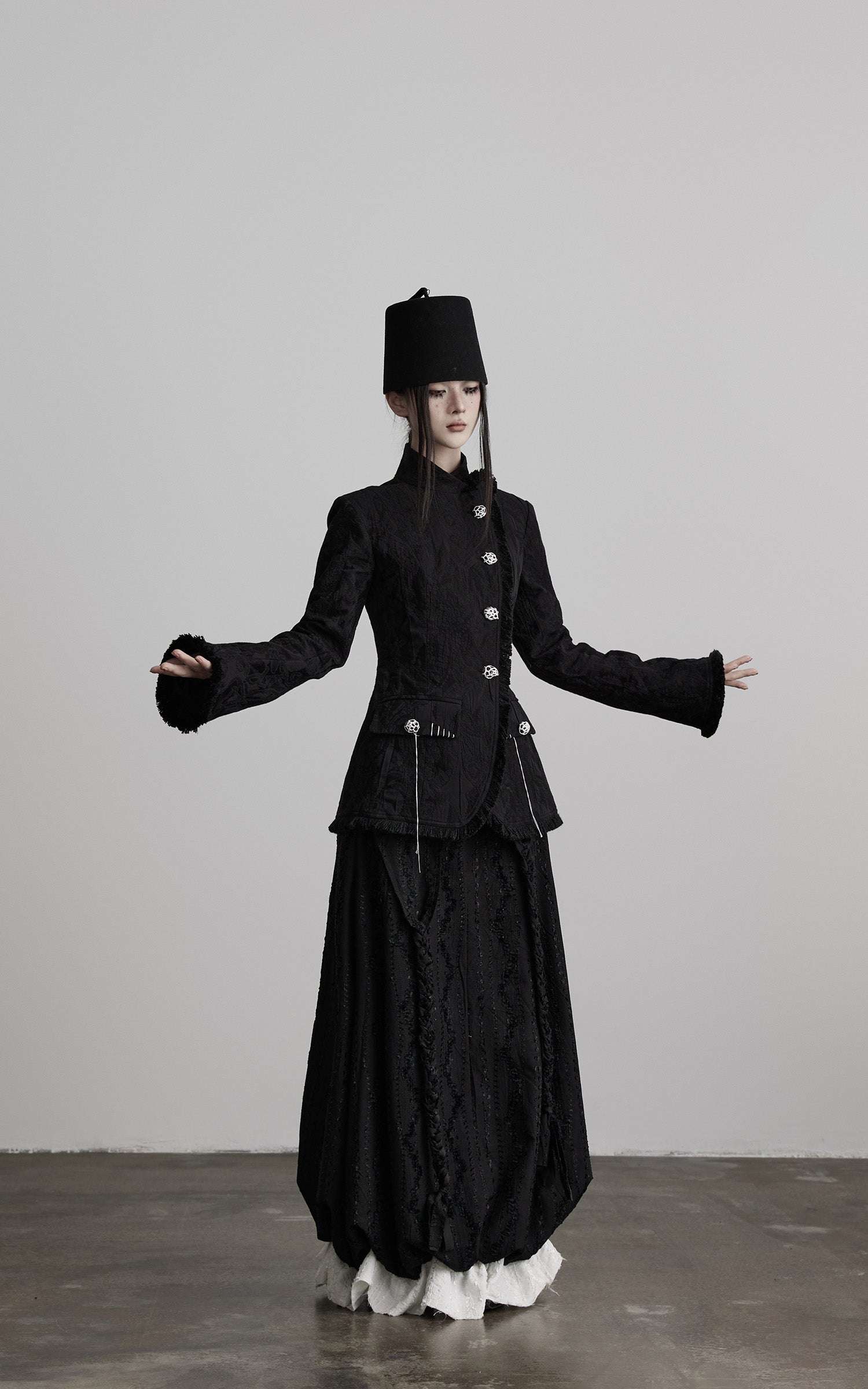 <tc>INDULGE</tc> Jupe Longue Texturée à Étages avec Détails Tressés