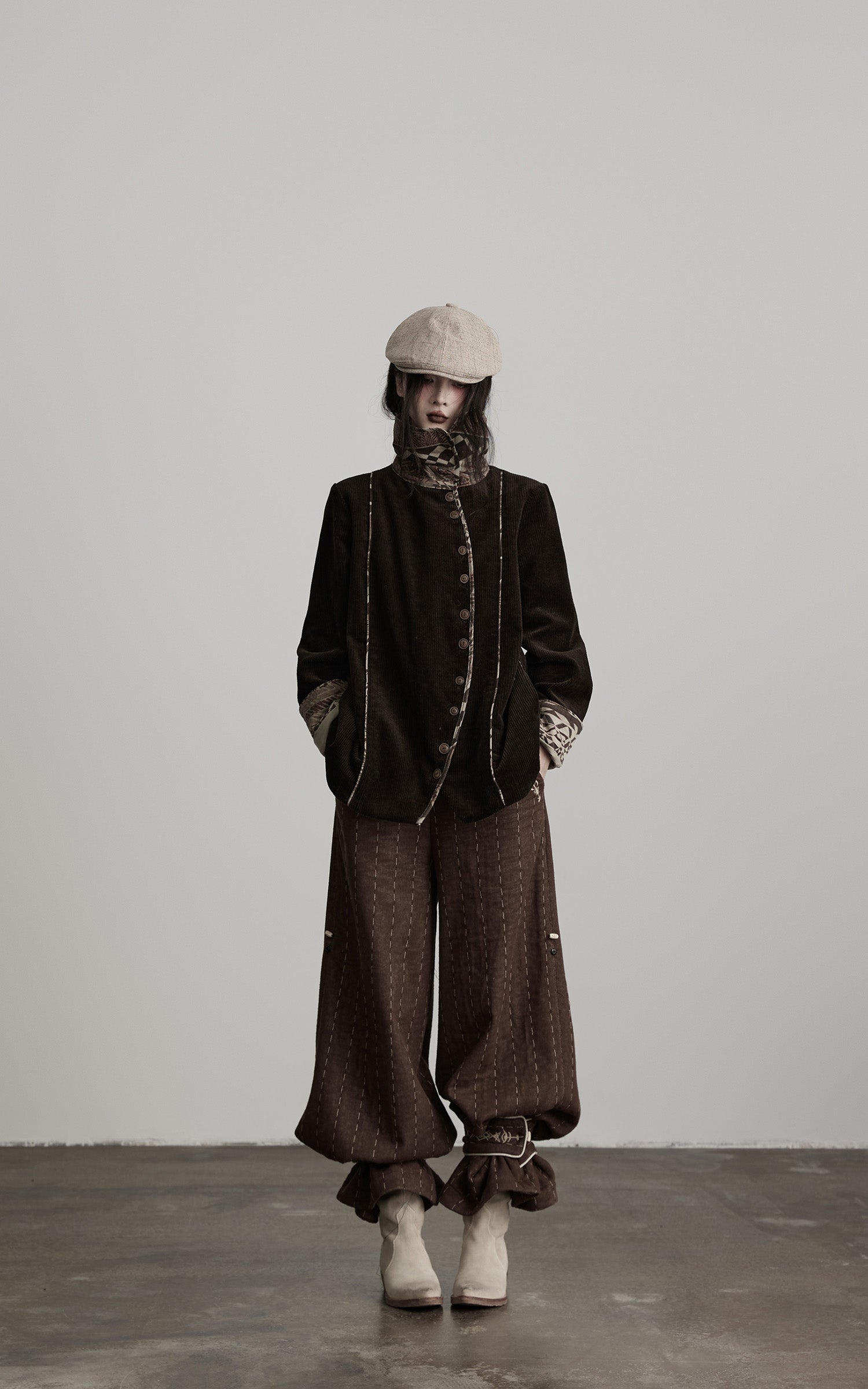 <tc>INDULGE</tc> アシンメトリックボタンラインのストラクチャードコーデュロイジャケット