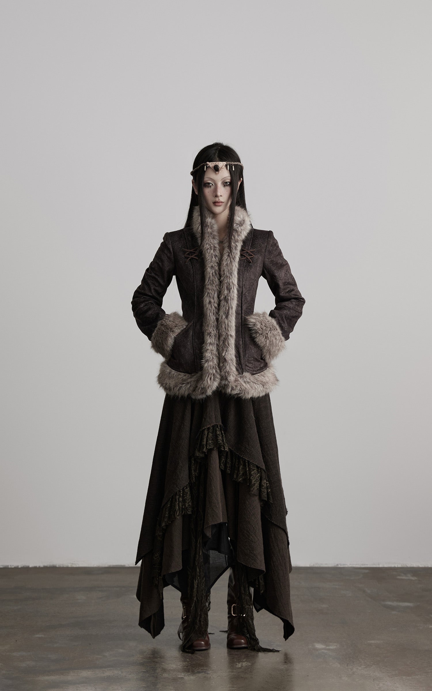 <tc>INDULGE</tc> フェイクファー付きテクスチャージャケット クロスレースディテール