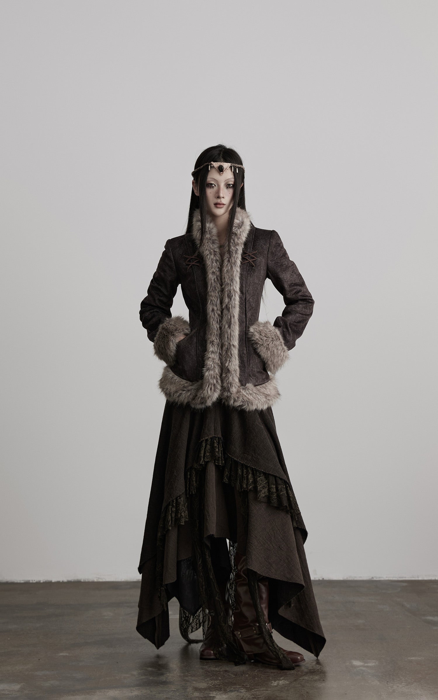 <tc>INDULGE</tc> フェイクファー付きテクスチャージャケット クロスレースディテール