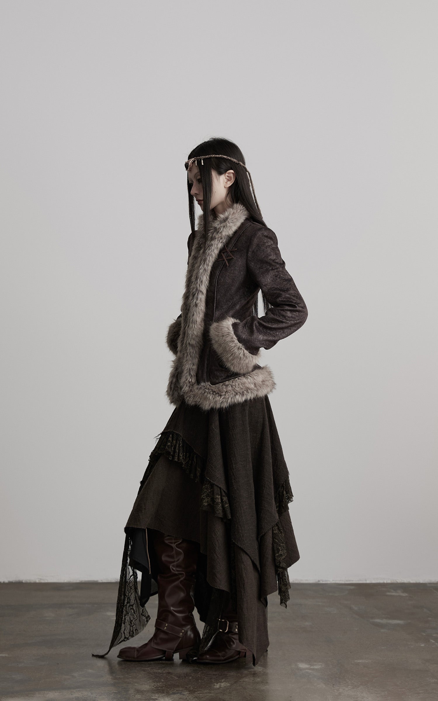 <tc>INDULGE</tc> フェイクファー付きテクスチャージャケット クロスレースディテール