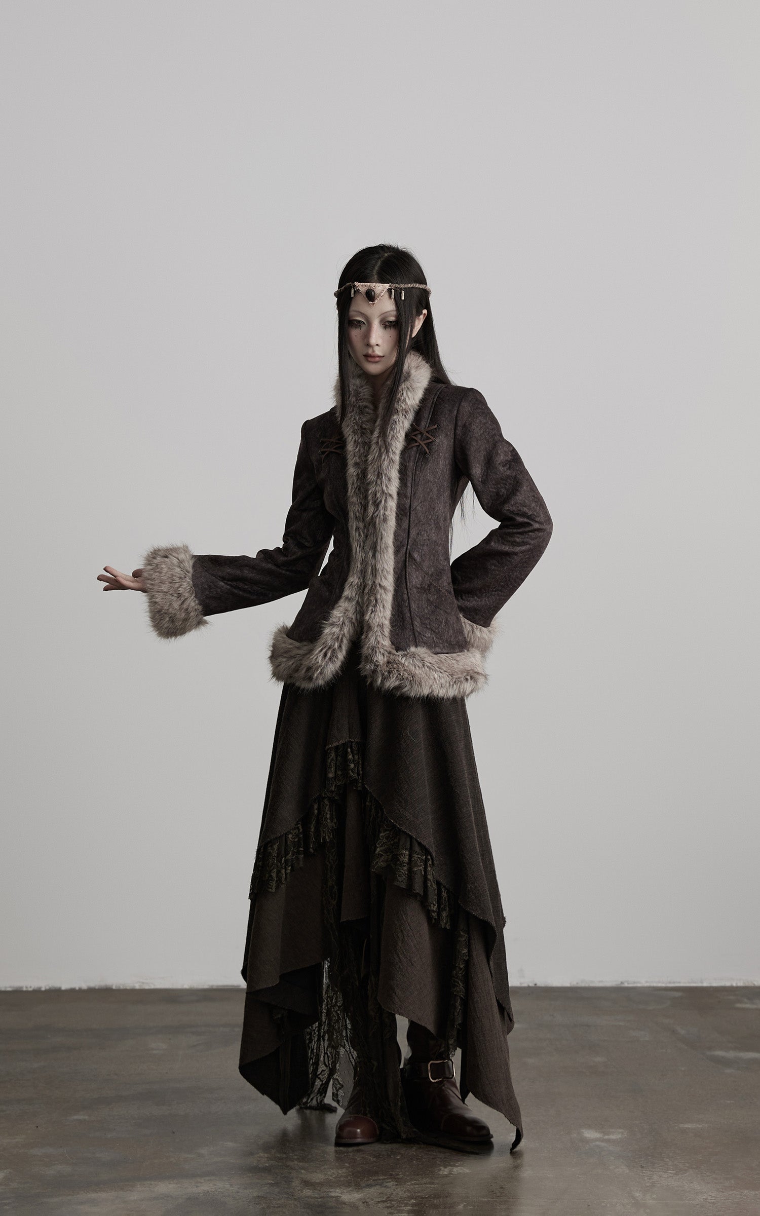 <tc>INDULGE</tc> フェイクファー付きテクスチャージャケット クロスレースディテール