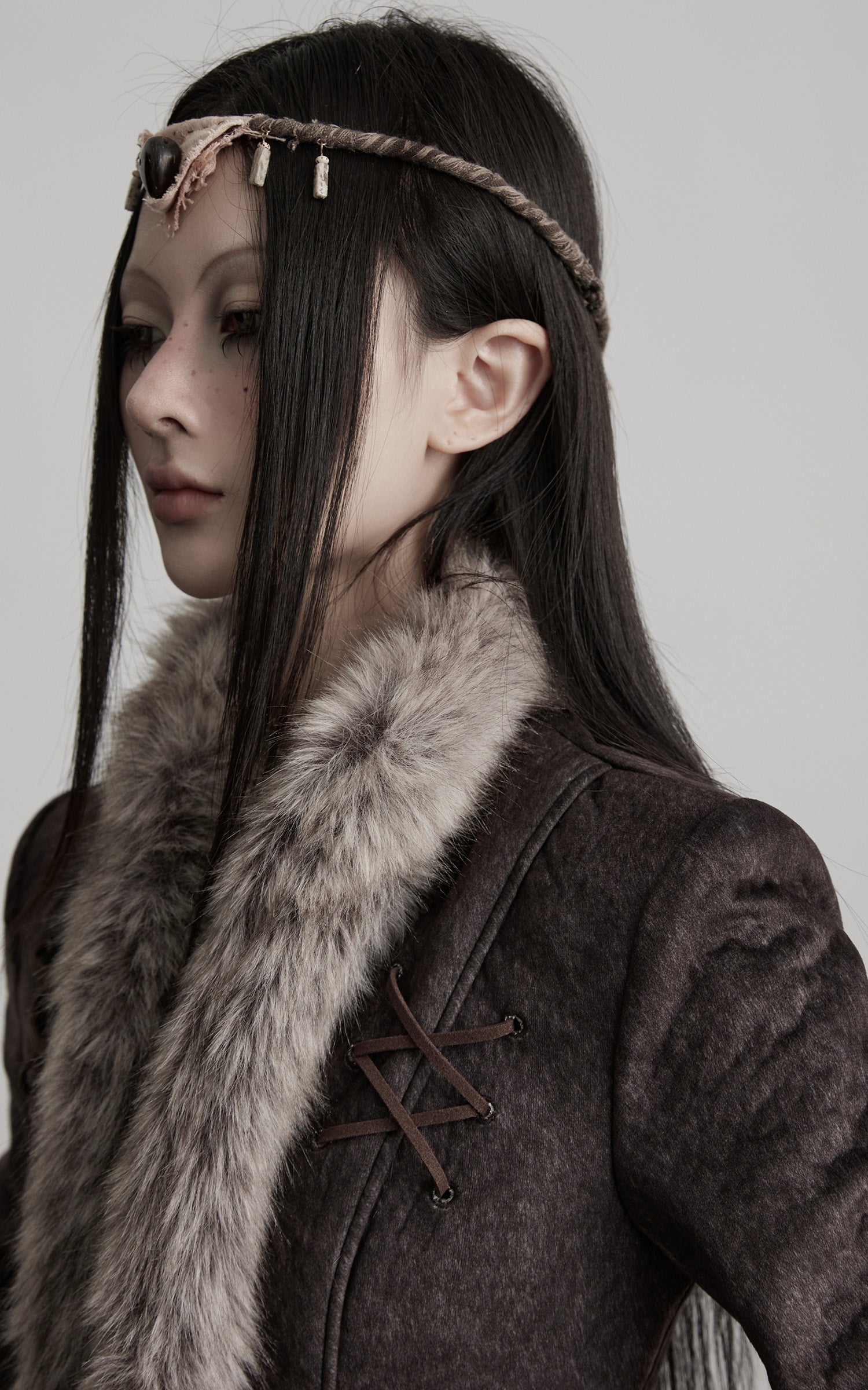 <tc>INDULGE</tc> フェイクファー付きテクスチャージャケット クロスレースディテール