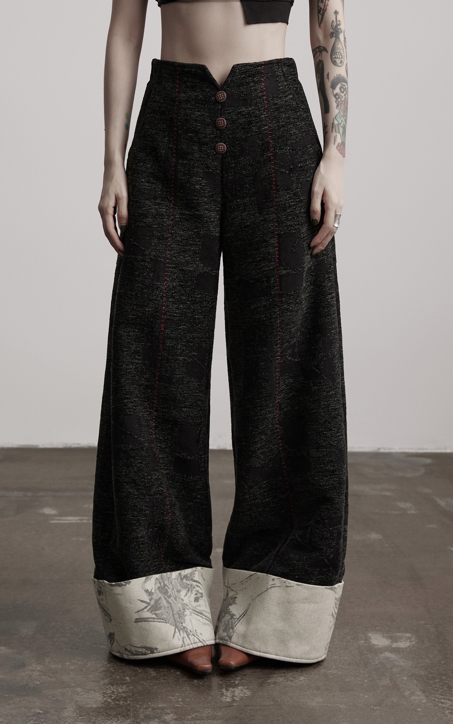 <tc>INDULGE</tc> Pantalon large texturé à ourlet contrastant