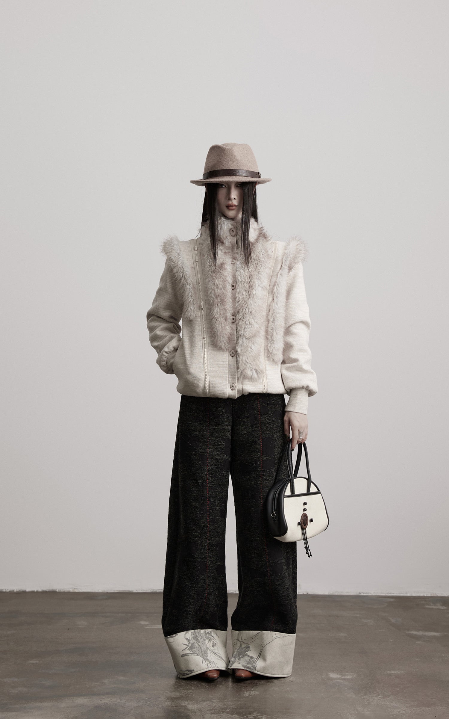 <tc>INDULGE</tc> Pantalon large texturé à ourlet contrastant