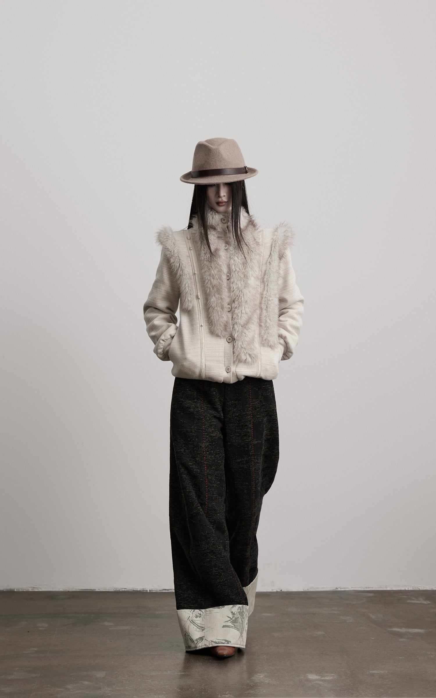 <tc>INDULGE</tc> Pantalon large texturé à ourlet contrastant