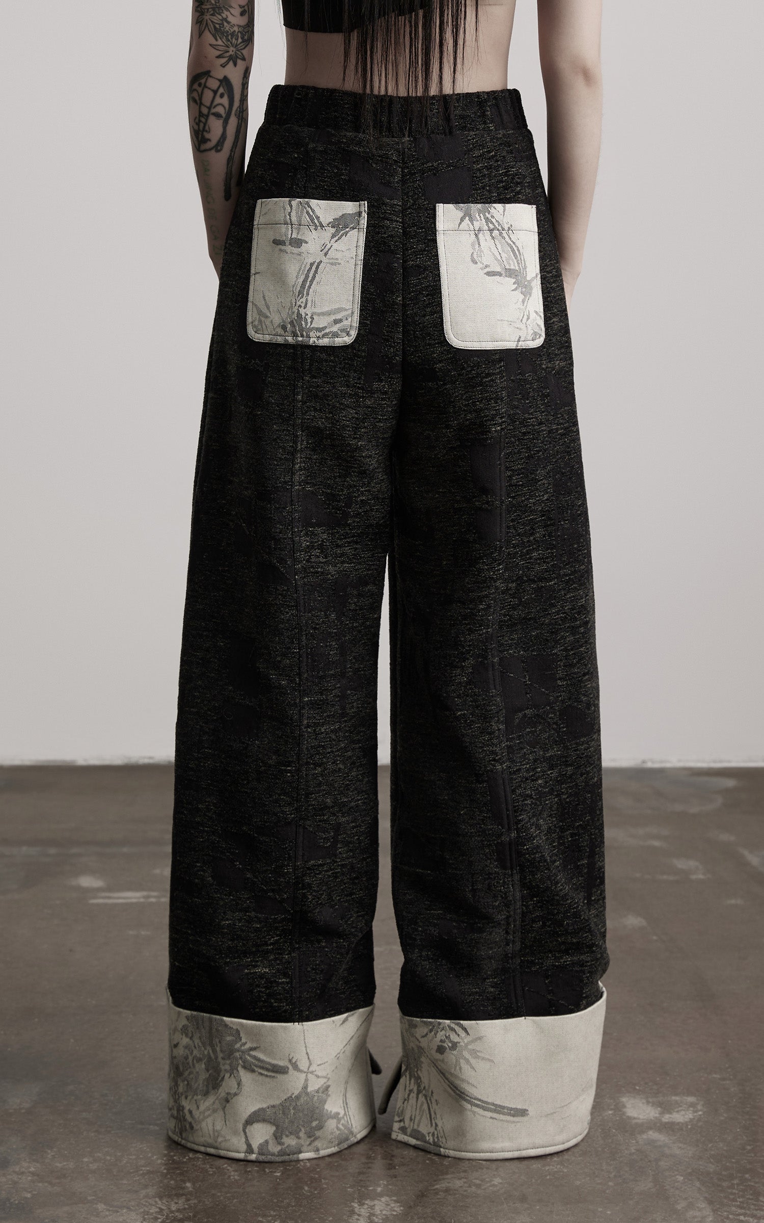 <tc>INDULGE</tc> Pantalon large texturé à ourlet contrastant