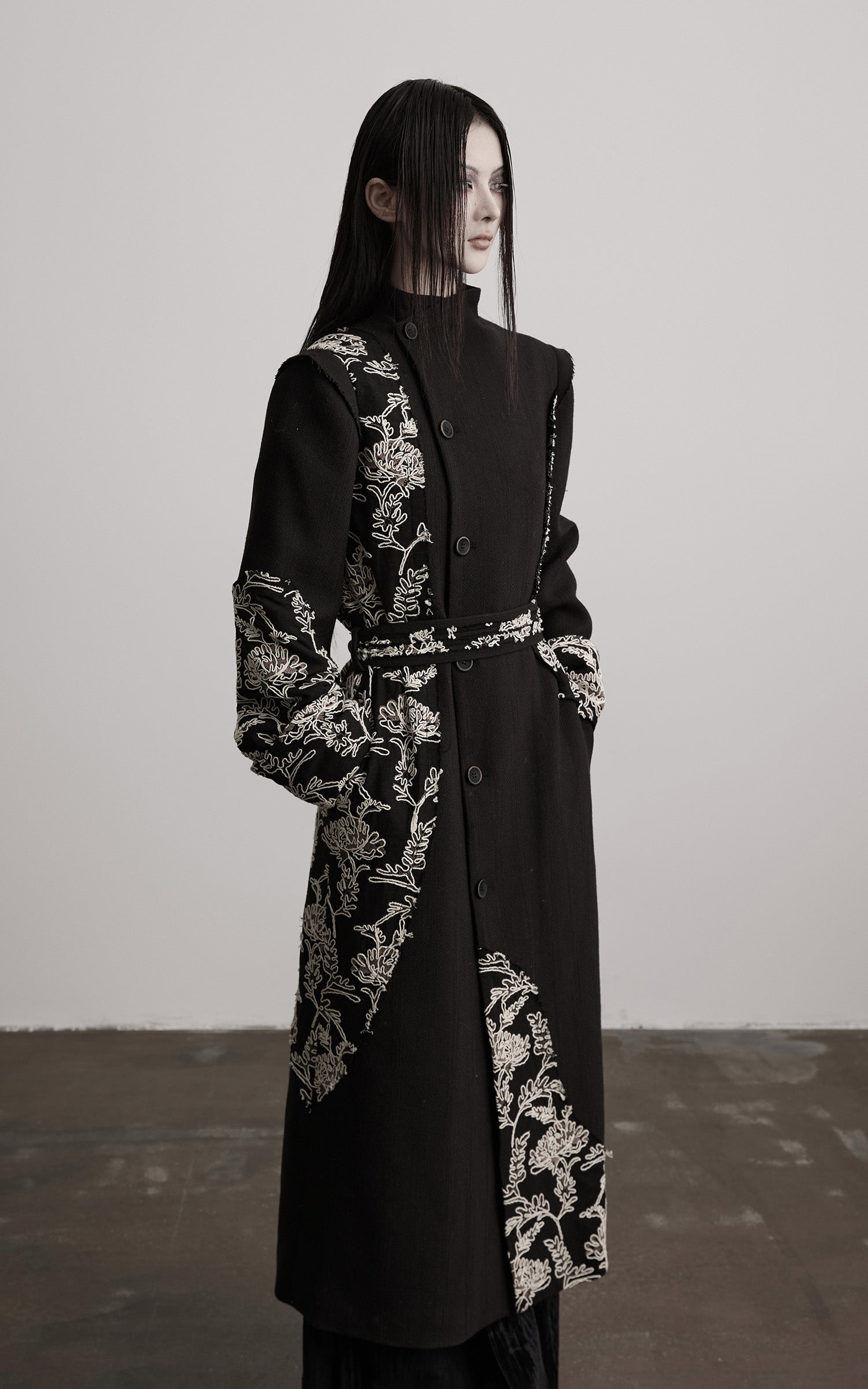 <tc>INDULGE</tc> Manteau long asymétrique brodé