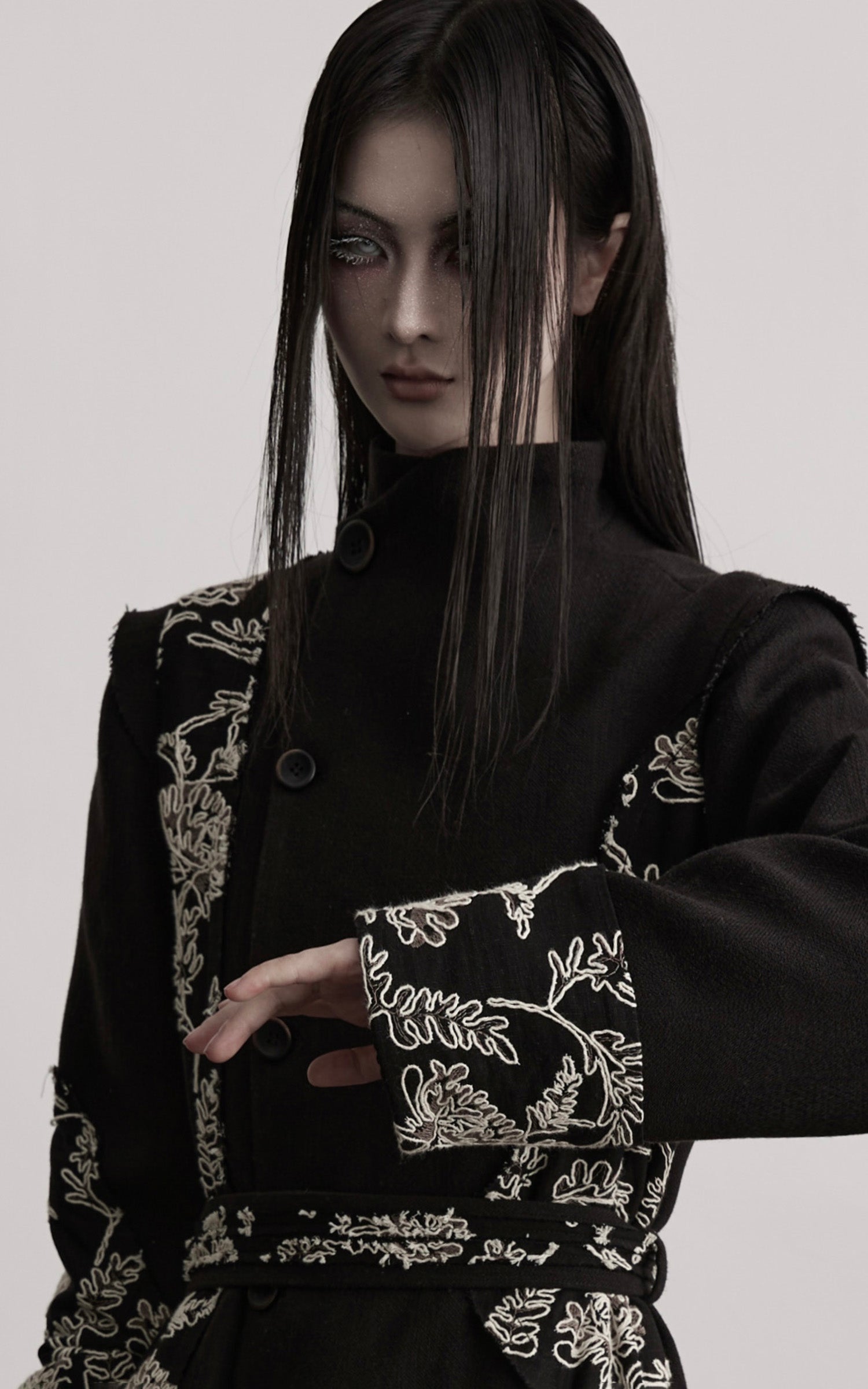 <tc>INDULGE</tc> Manteau long asymétrique brodé