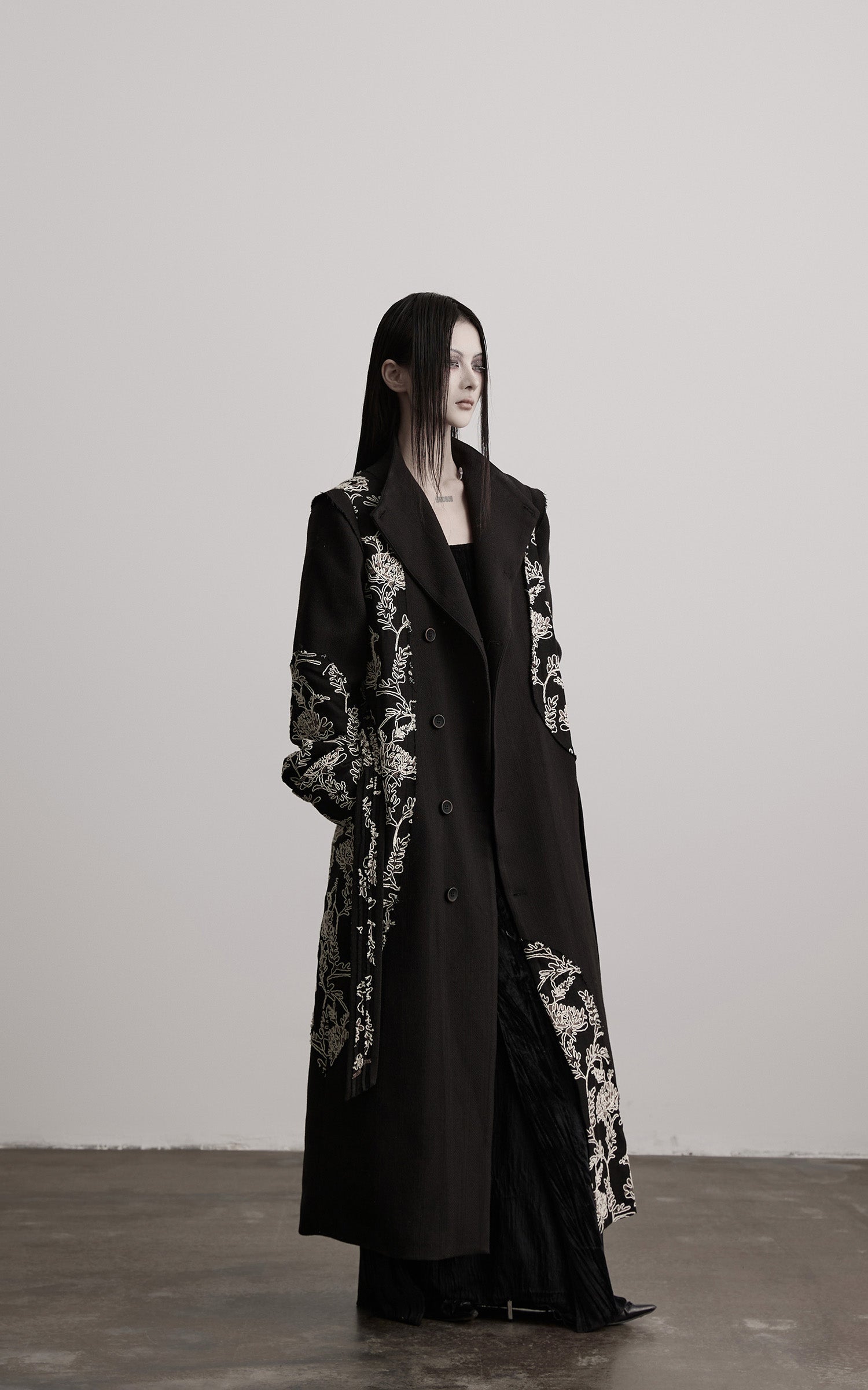 <tc>INDULGE</tc> Manteau long asymétrique brodé