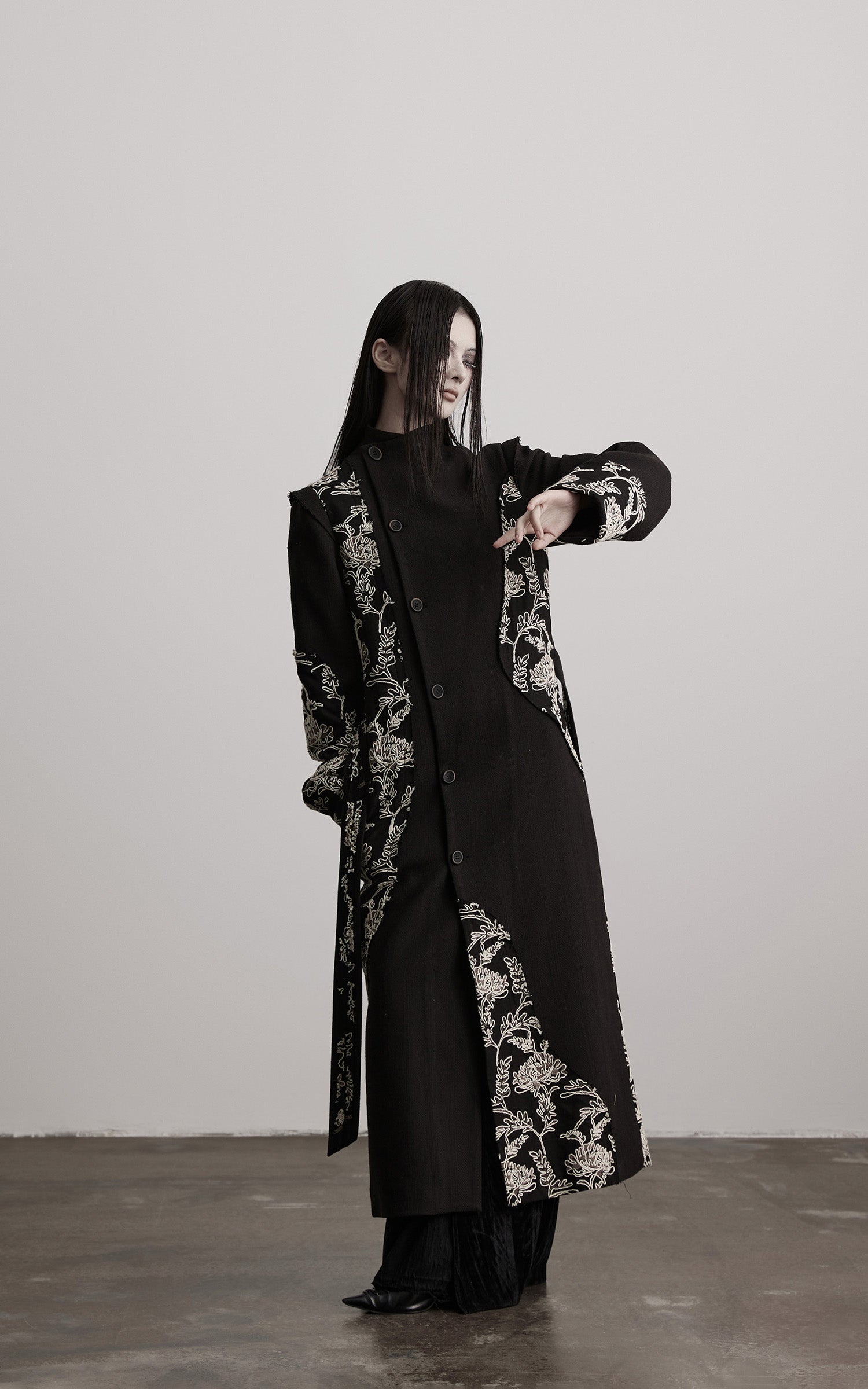 <tc>INDULGE</tc> Manteau long asymétrique brodé