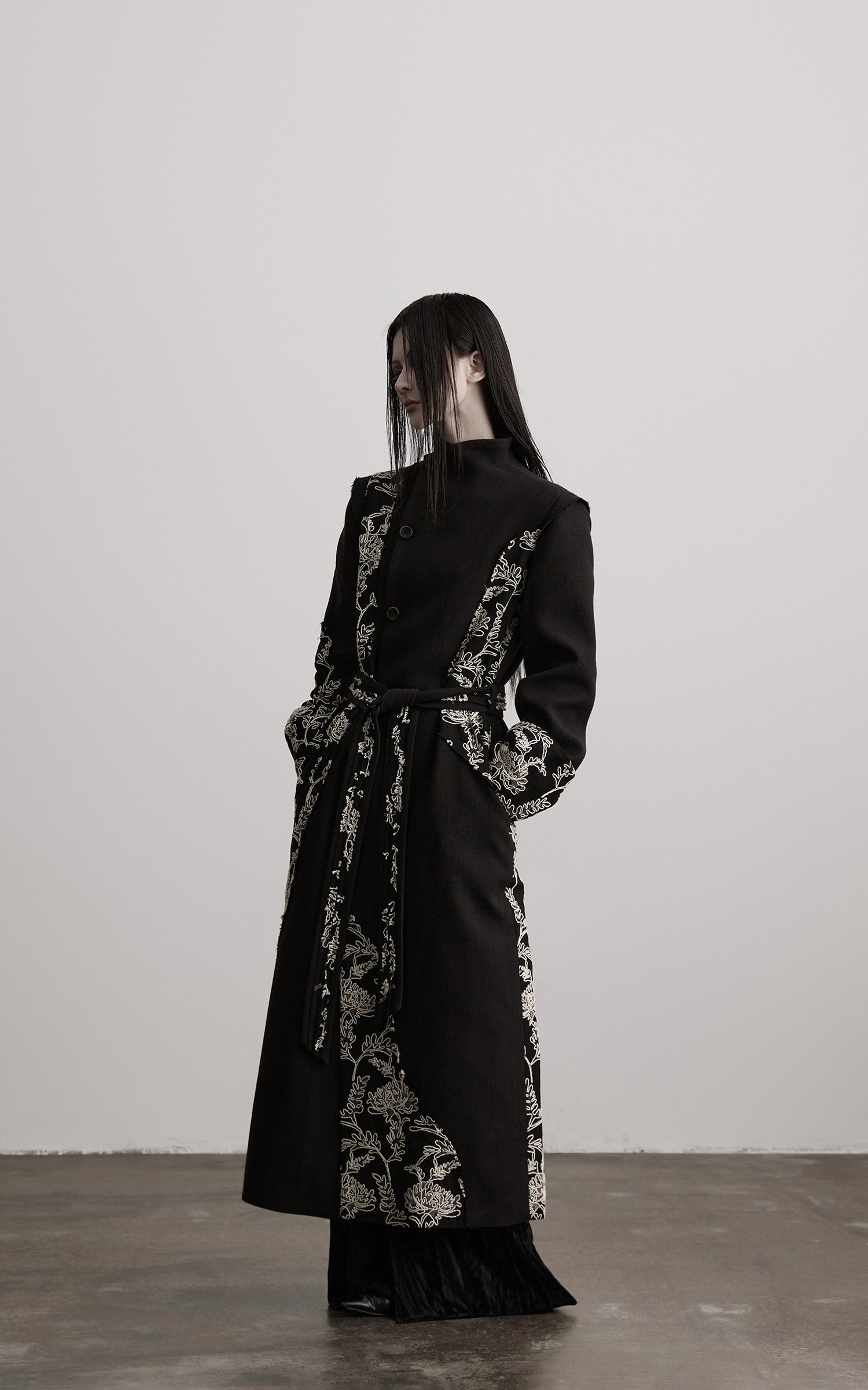 <tc>INDULGE</tc> Manteau long asymétrique brodé