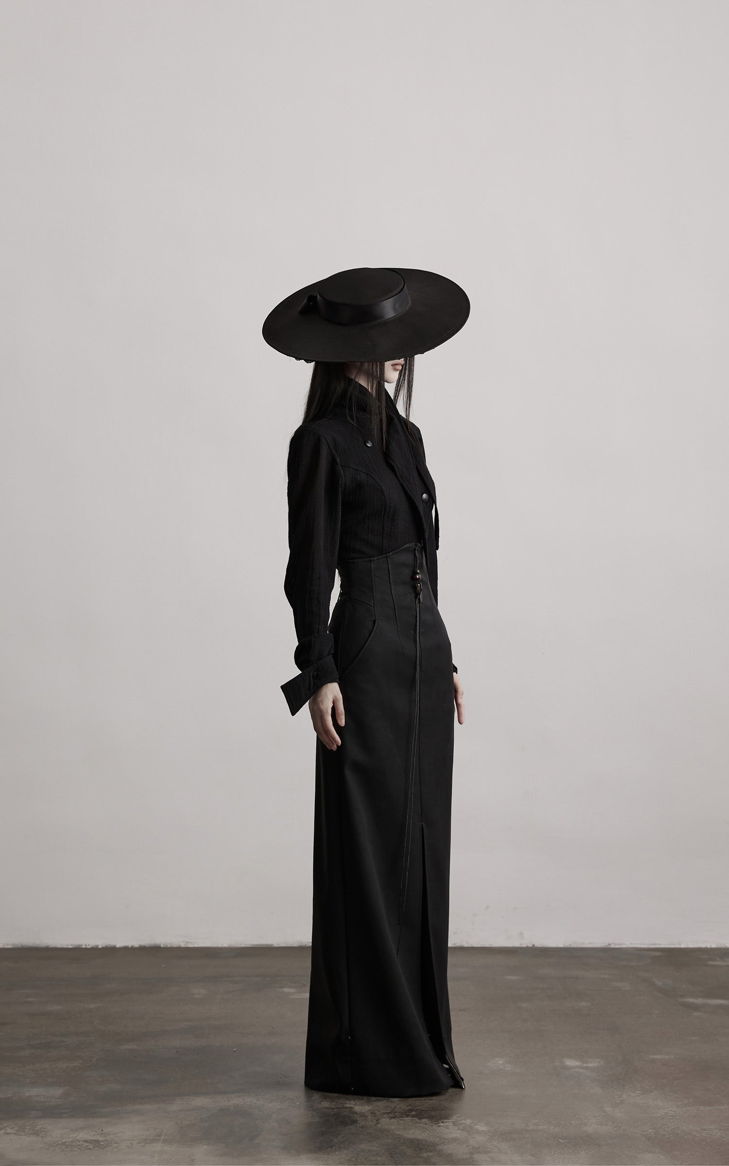 <tc>INDULGE</tc> コントラストヘム付きハイウエストストラクチャーマキシスカート