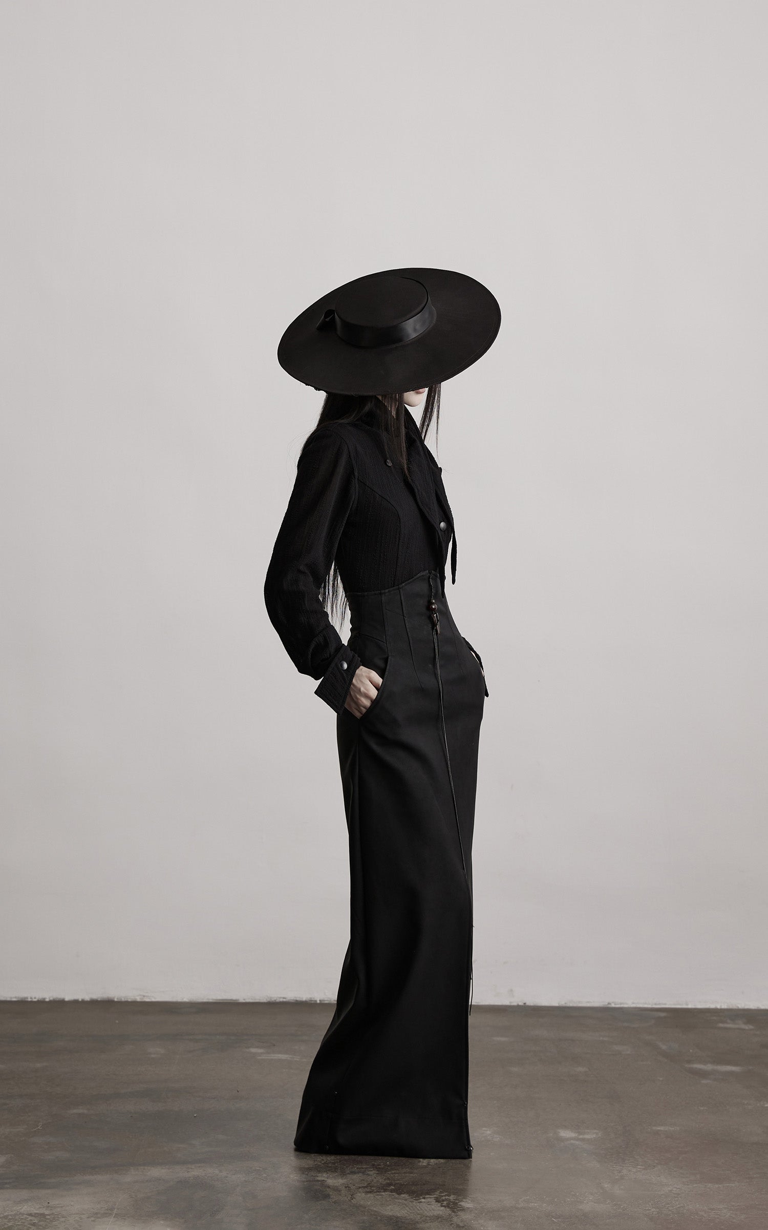 <tc>INDULGE</tc> コントラストヘム付きハイウエストストラクチャーマキシスカート