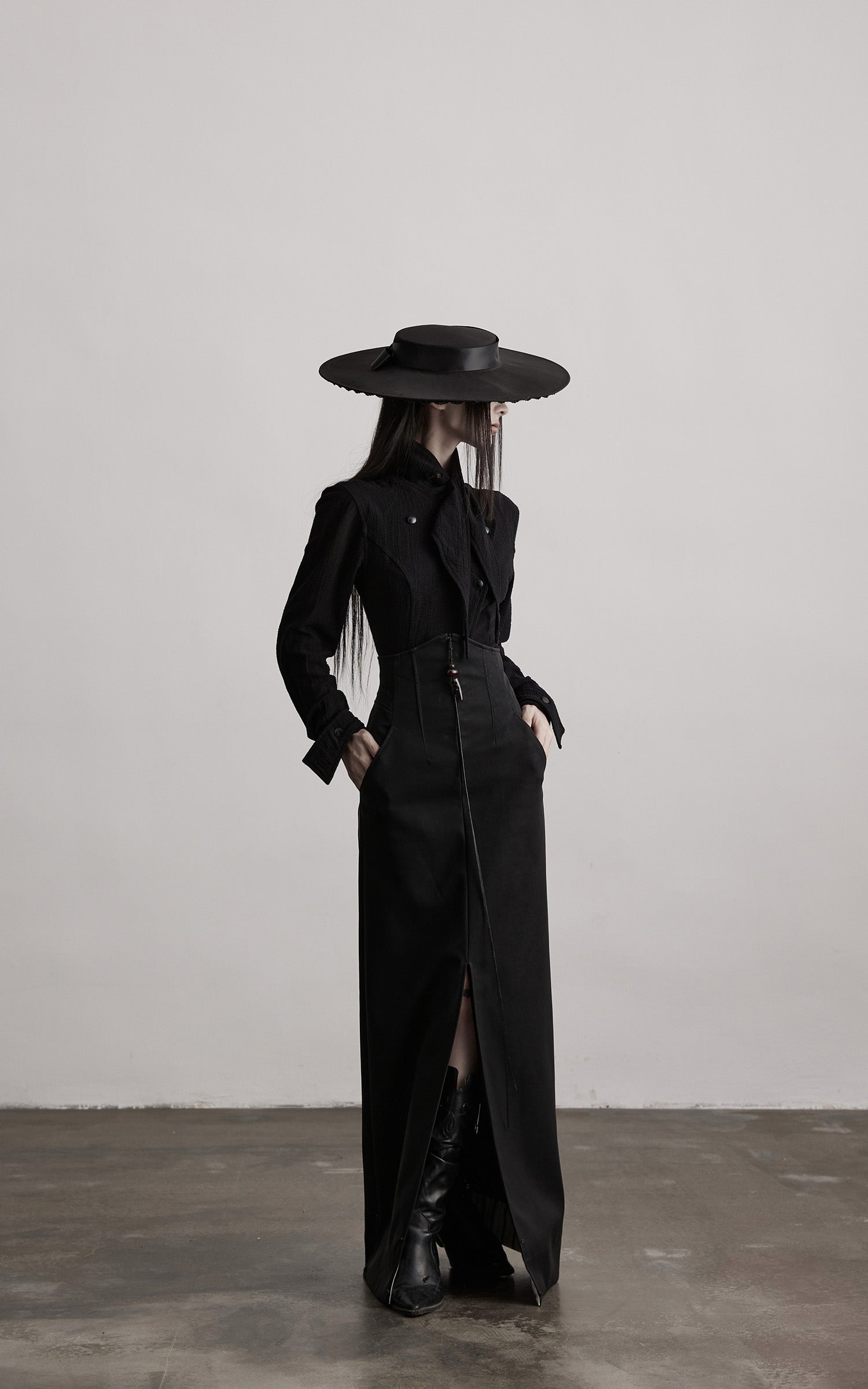 <tc>INDULGE</tc> コントラストヘム付きハイウエストストラクチャーマキシスカート