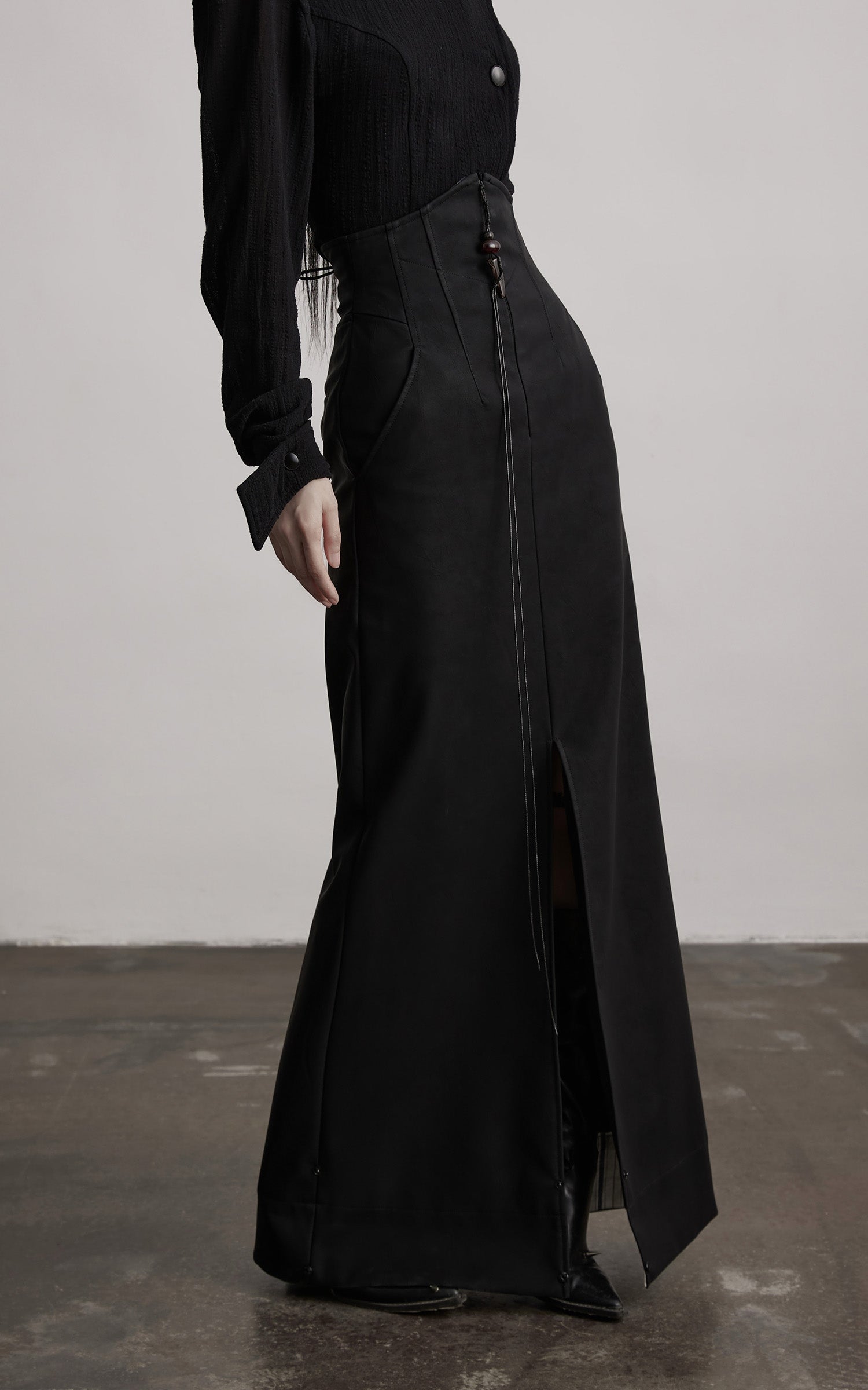 <tc>INDULGE</tc> コントラストヘム付きハイウエストストラクチャーマキシスカート