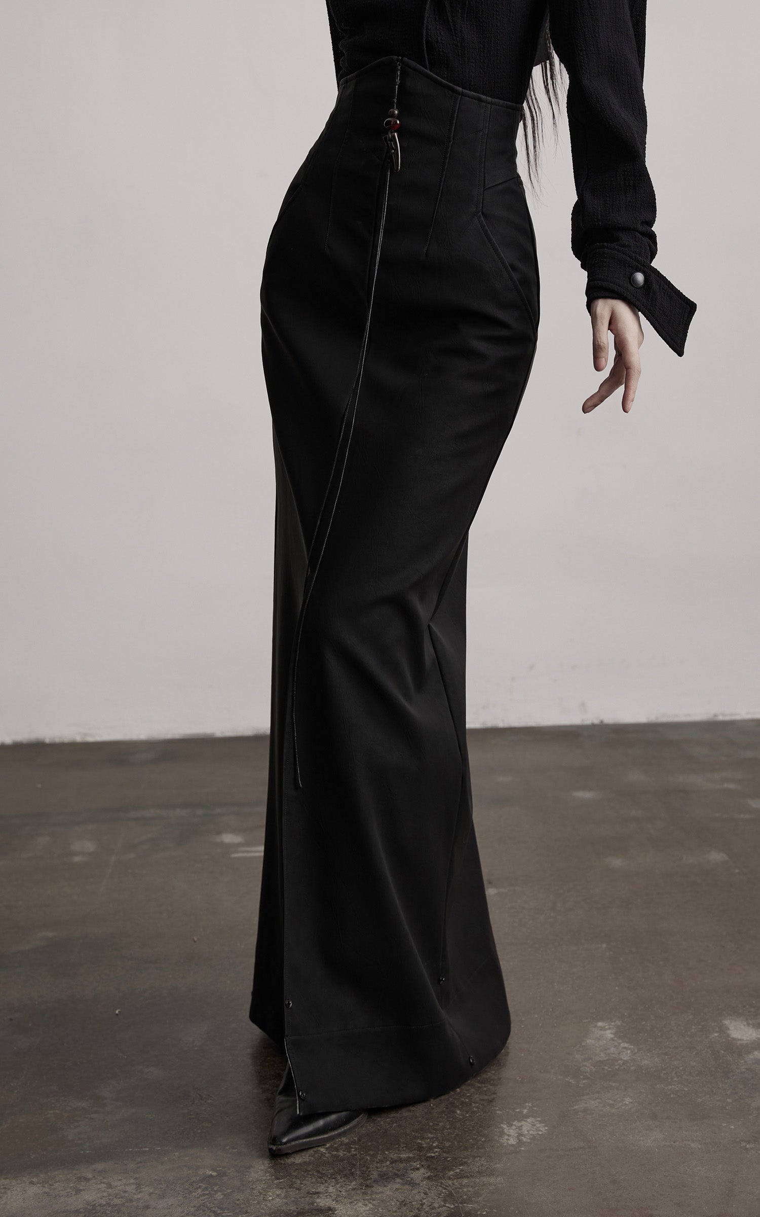 <tc>INDULGE</tc> コントラストヘム付きハイウエストストラクチャーマキシスカート