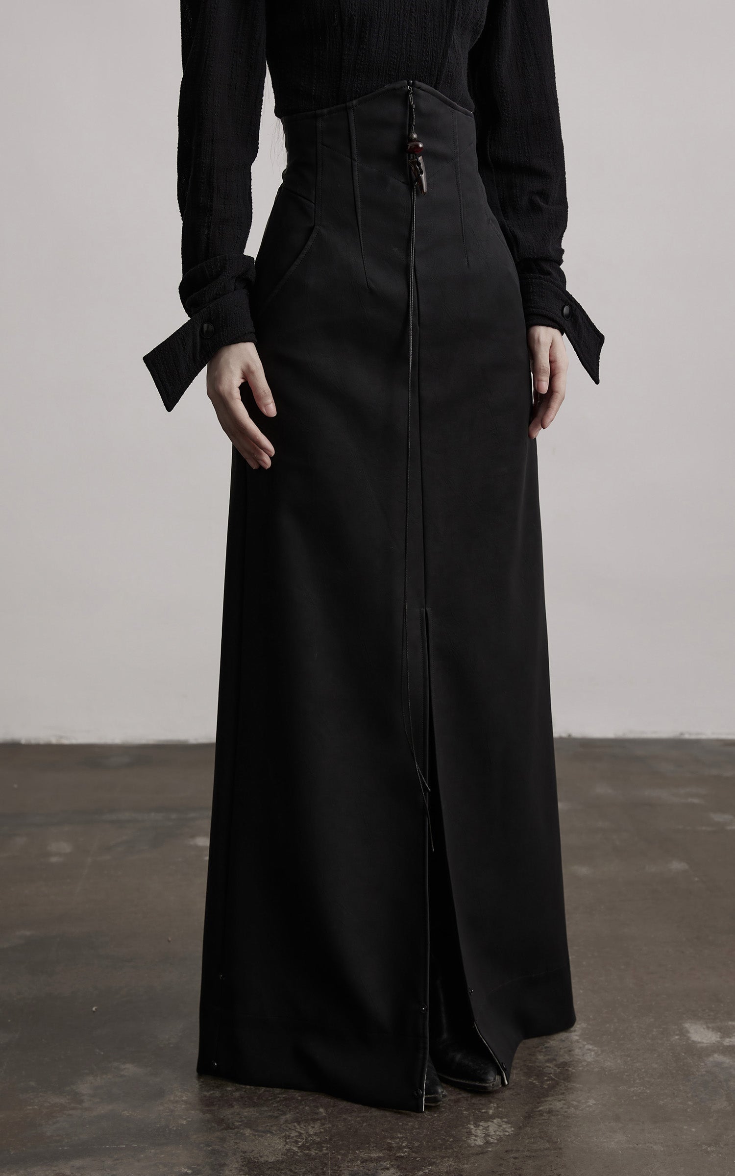 <tc>INDULGE</tc> コントラストヘム付きハイウエストストラクチャーマキシスカート