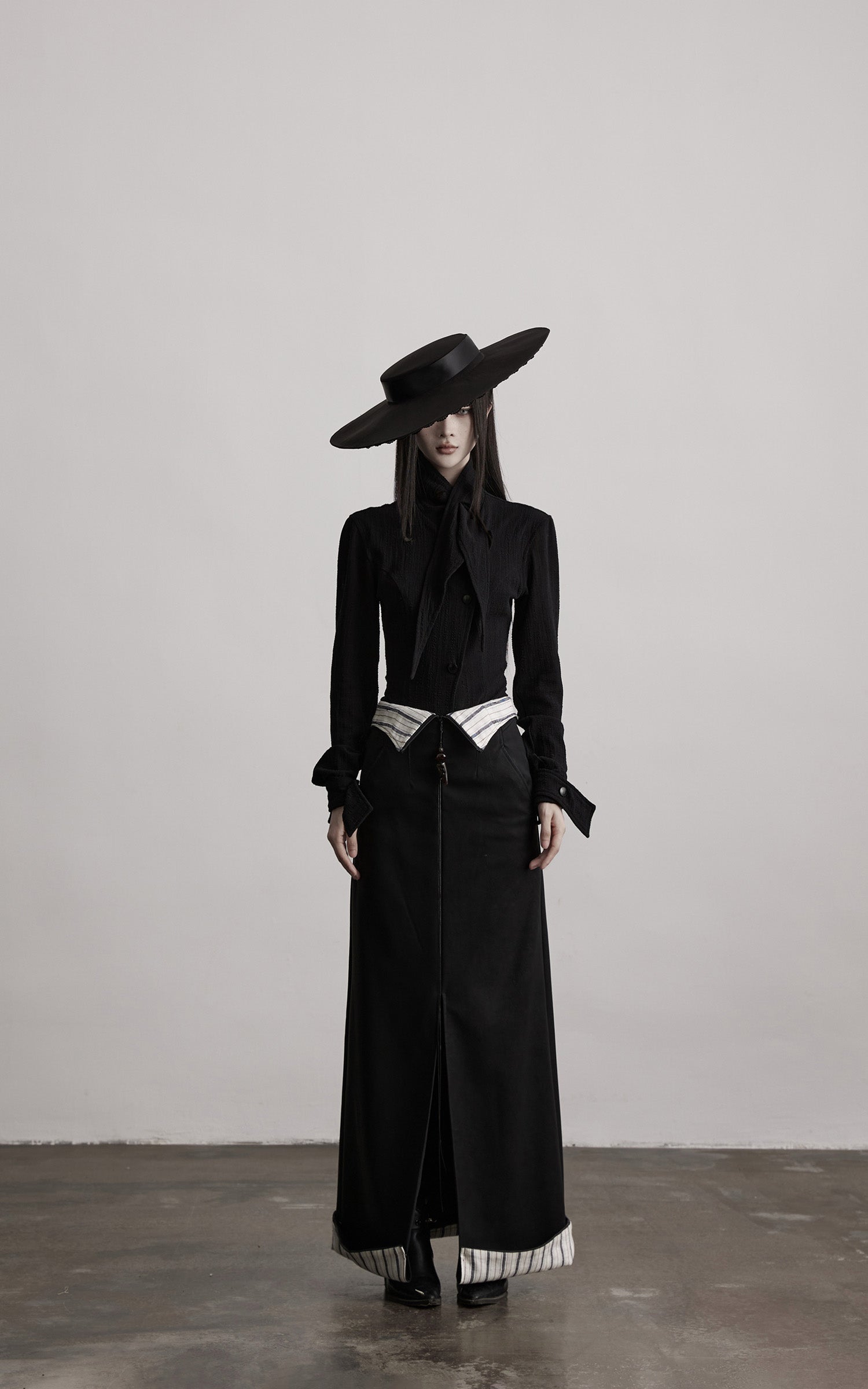 <tc>INDULGE</tc> コントラストヘム付きハイウエストストラクチャーマキシスカート