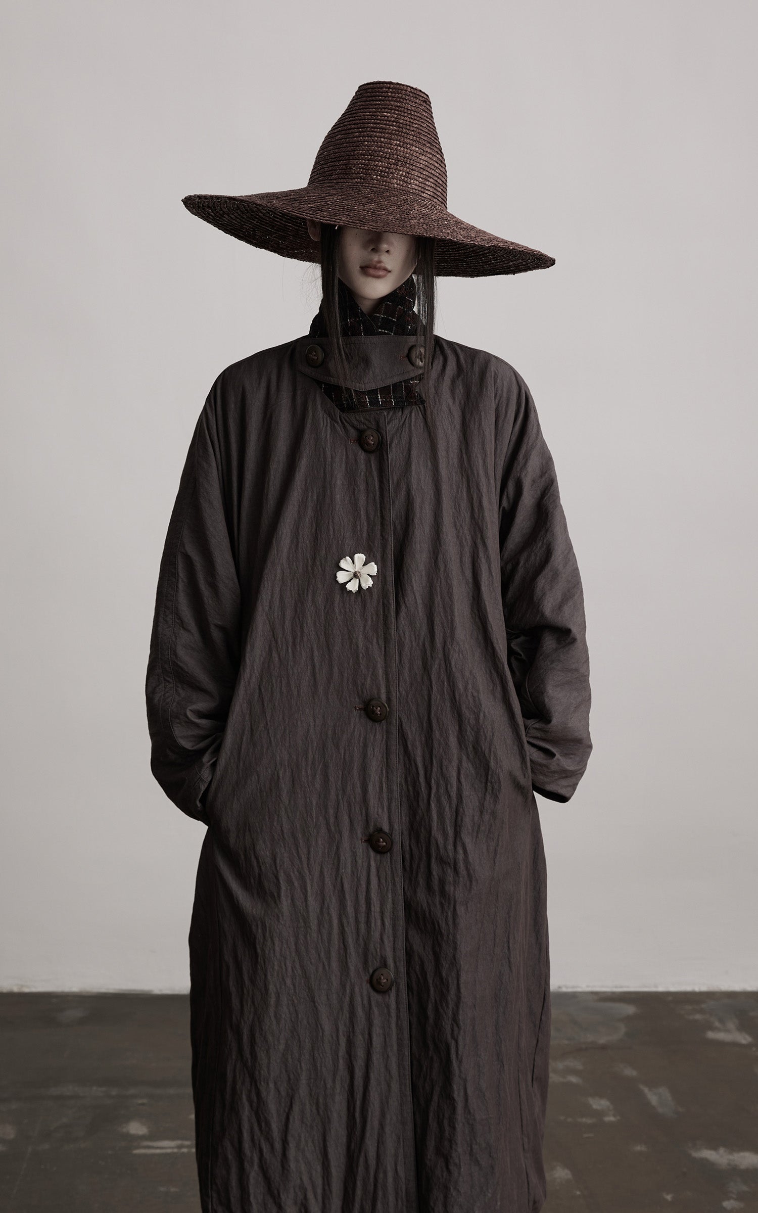 <tc>INDULGE</tc> Geknitterter langer Mantel mit kontrastierendem Innenfutter