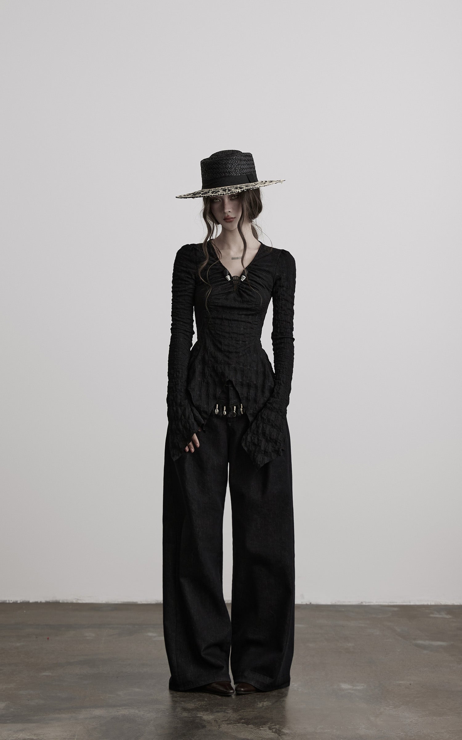 <tc>INDULGE</tc> Strukturierte, geraffte, dekonstruierte Langarm-T-Shirt