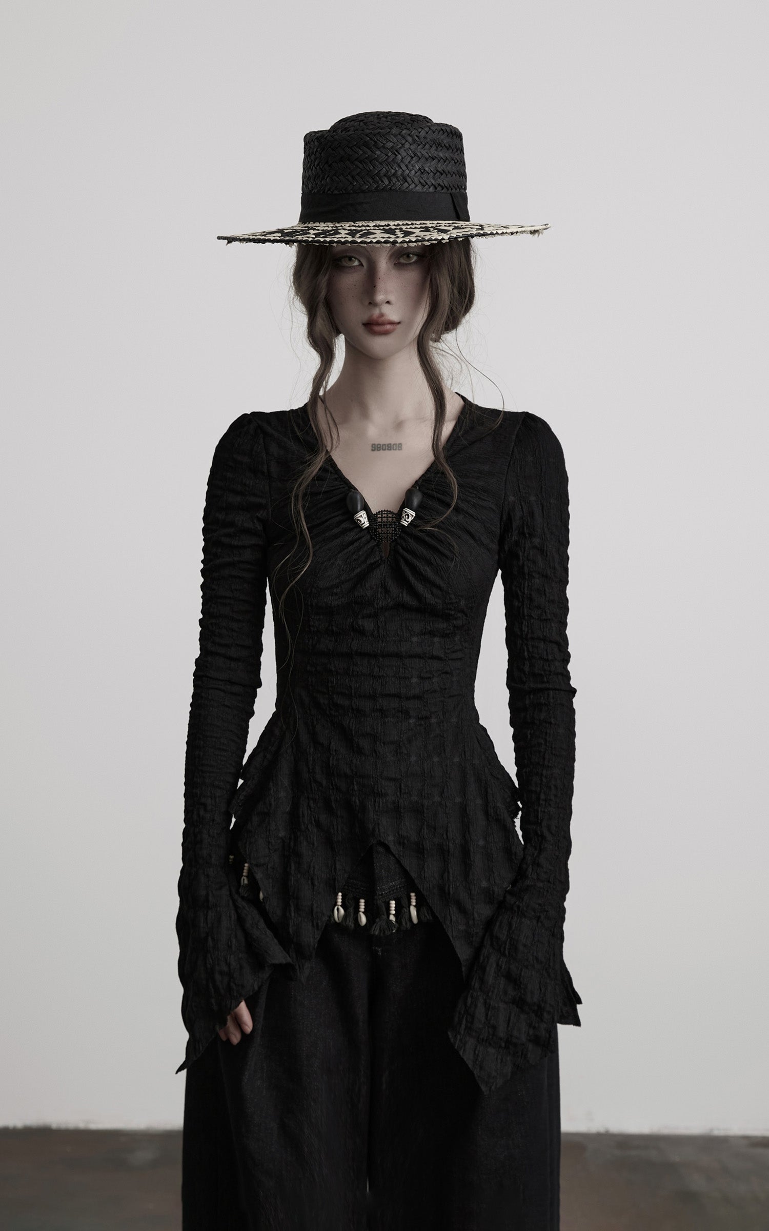 <tc>INDULGE</tc> Strukturierte, geraffte, dekonstruierte Langarm-T-Shirt