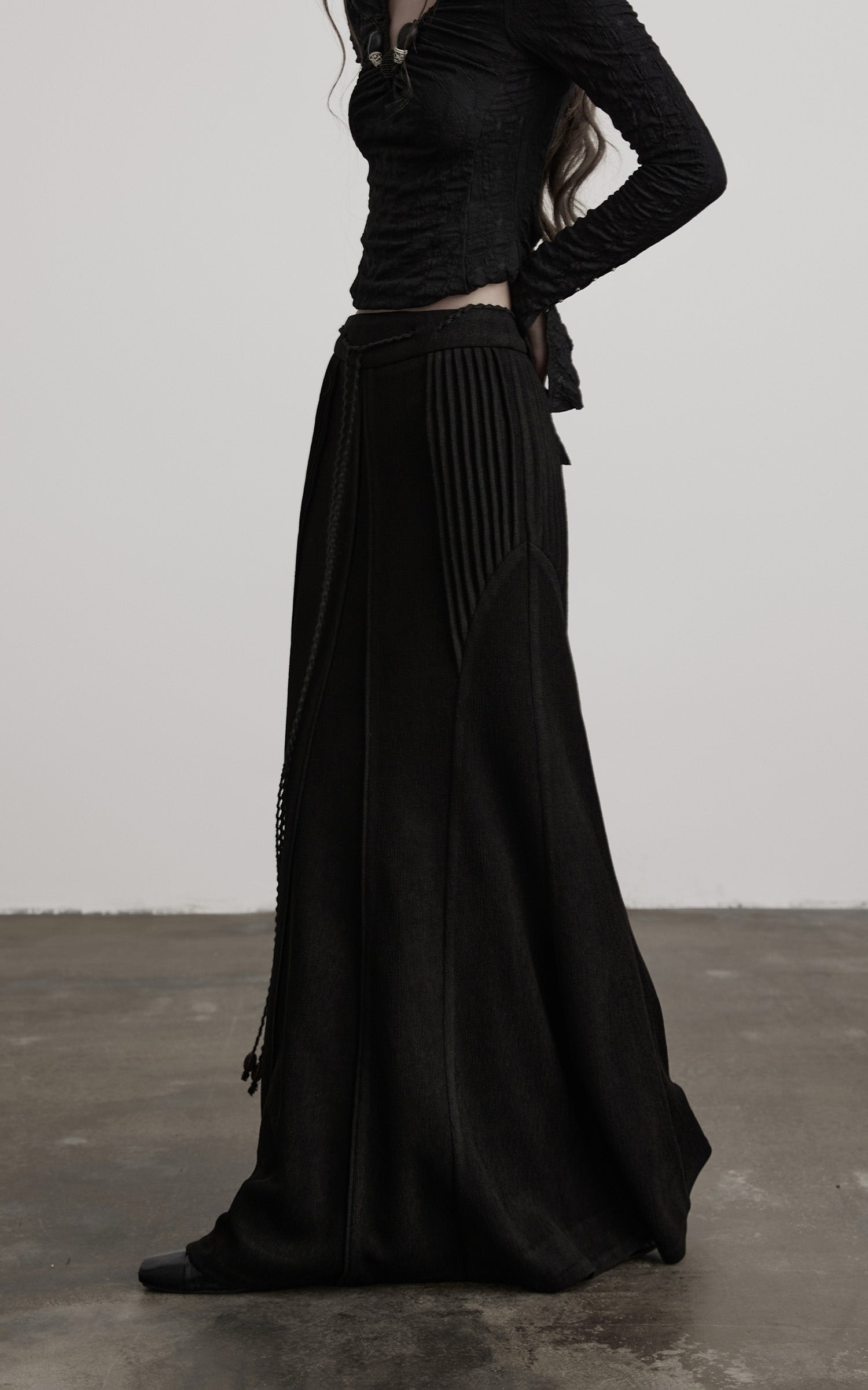 <tc>INDULGE</tc> Jupe Longue Plissée Asymétrique