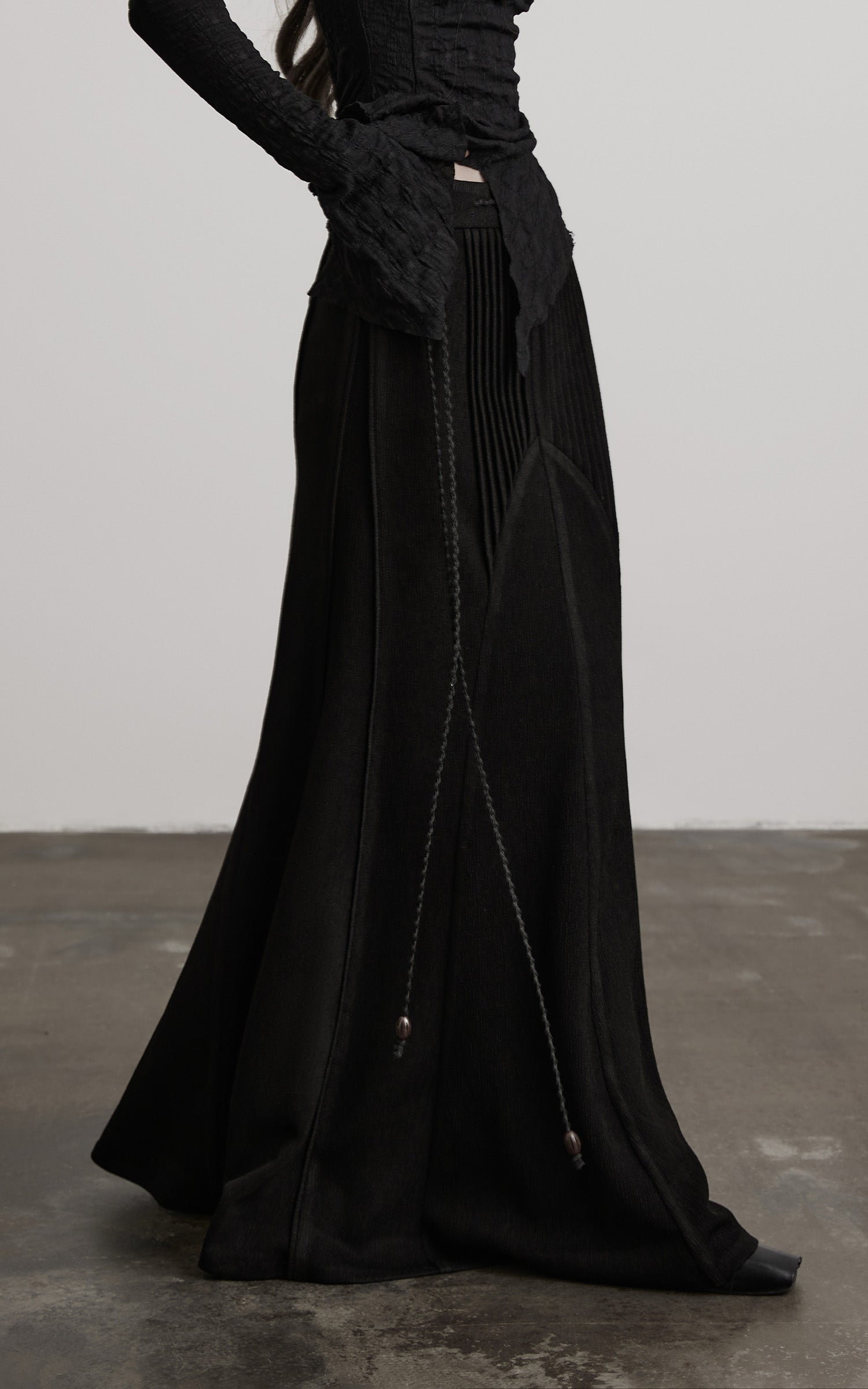 <tc>INDULGE</tc> Jupe Longue Plissée Asymétrique