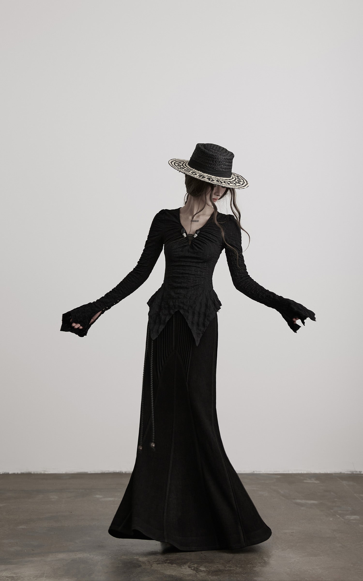 <tc>INDULGE</tc> Jupe Longue Plissée Asymétrique