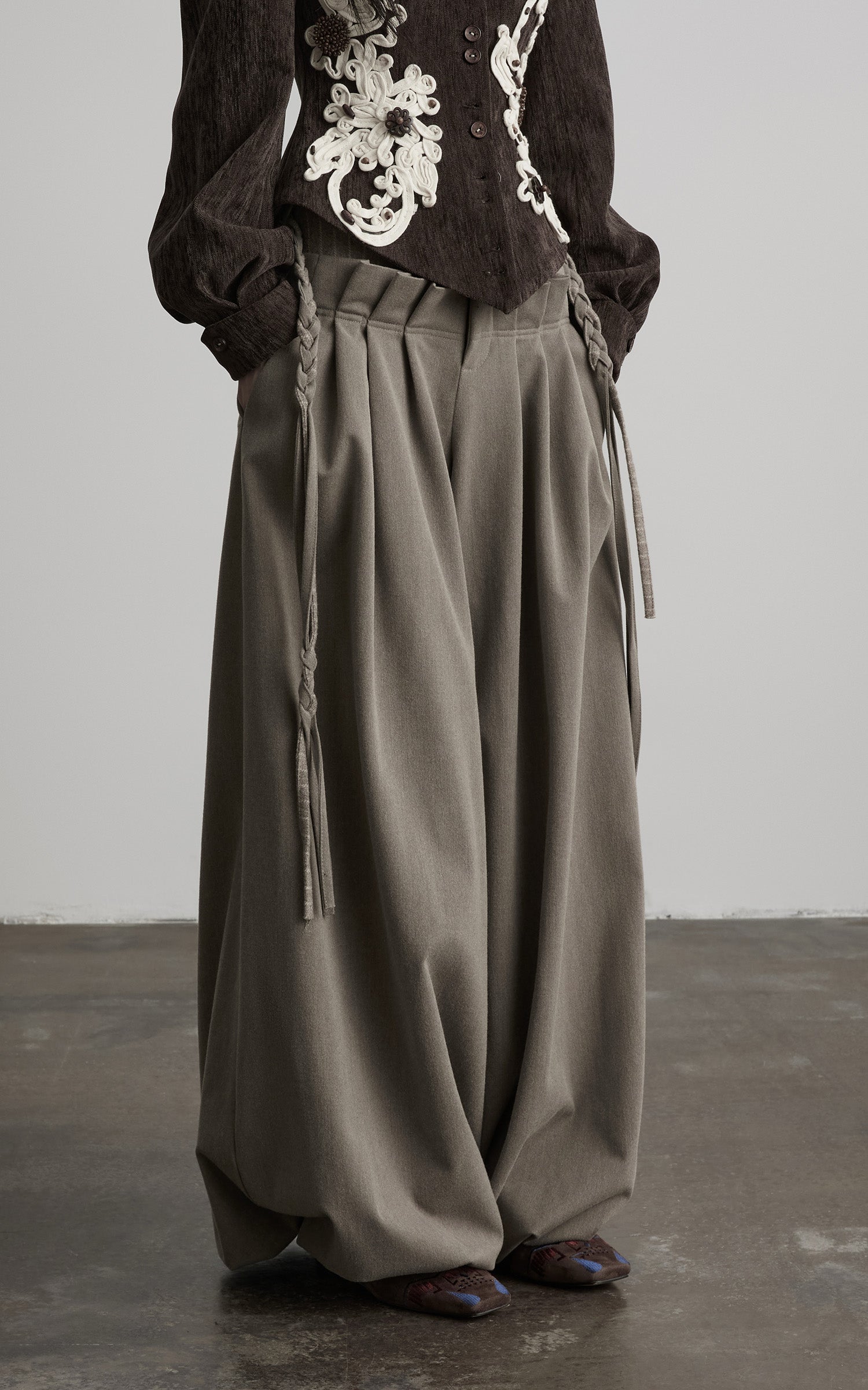 <tc>INDULGE</tc> 編みひも付きハイウエストワイドレッグパンツ