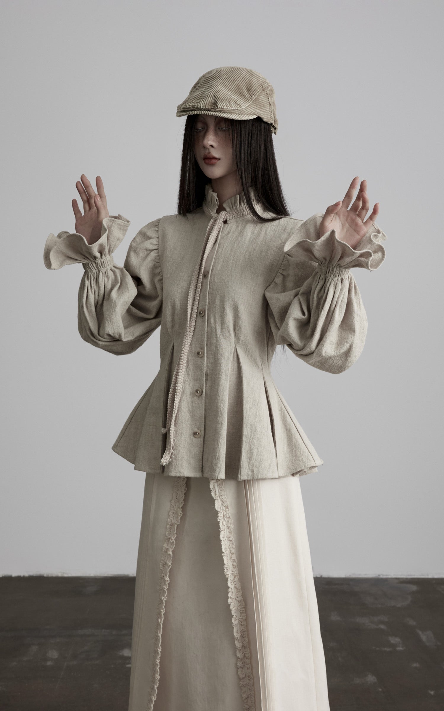 <tc>DOINDULGE</tc> Chemise en lin à taille plissée sculptée et col à volants