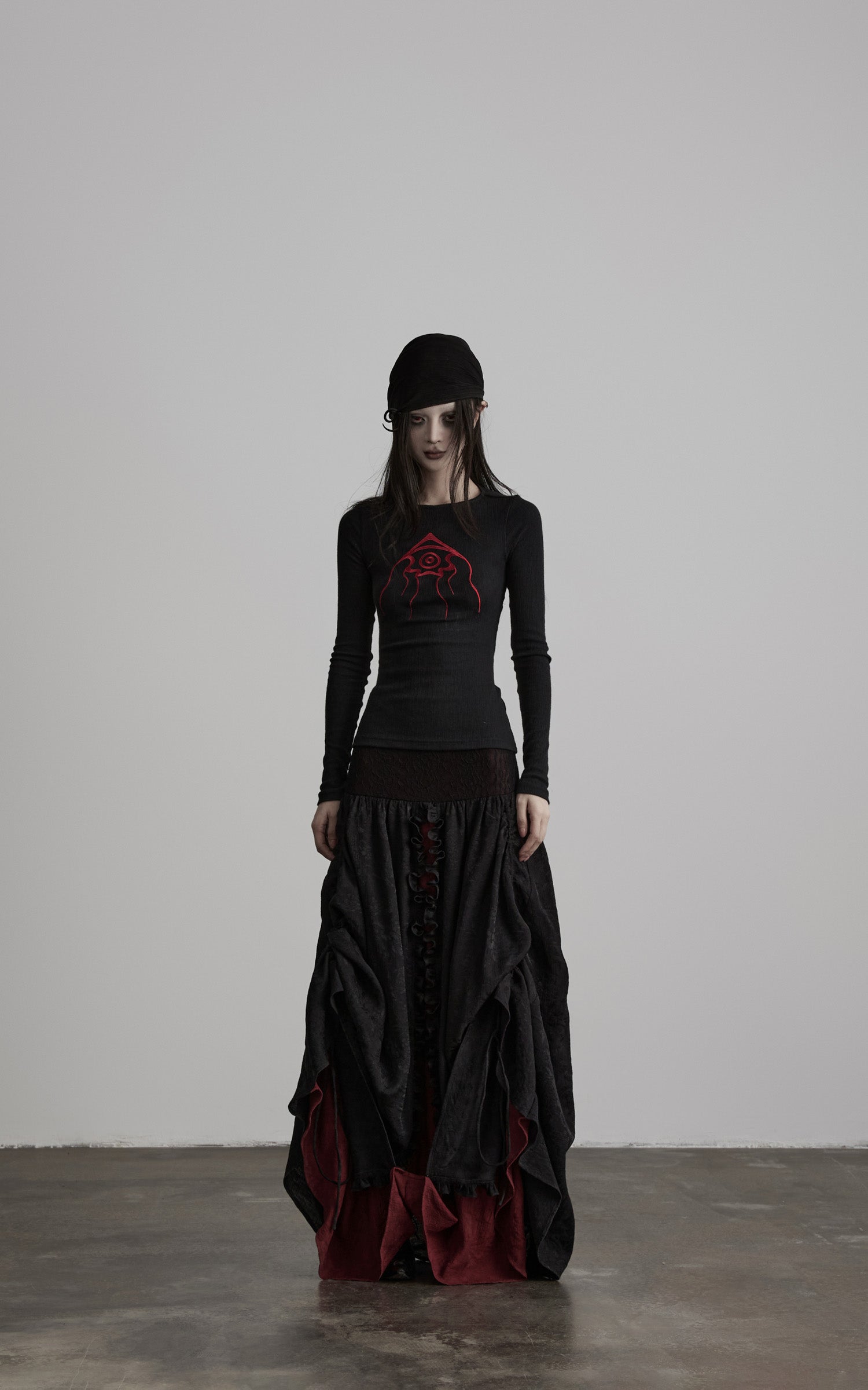 <tc><tc>DOINDULGE</tc></tc> T-shirt à manches longues côtelé avec motif œil brodé