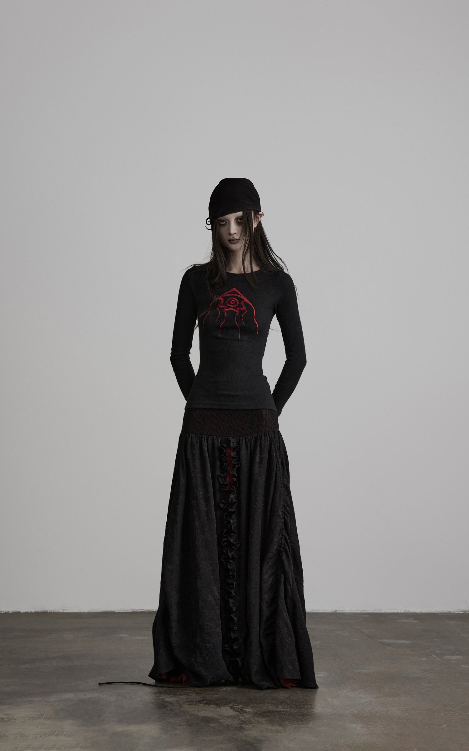 <tc><tc>DOINDULGE</tc></tc> T-shirt à manches longues côtelé avec motif œil brodé