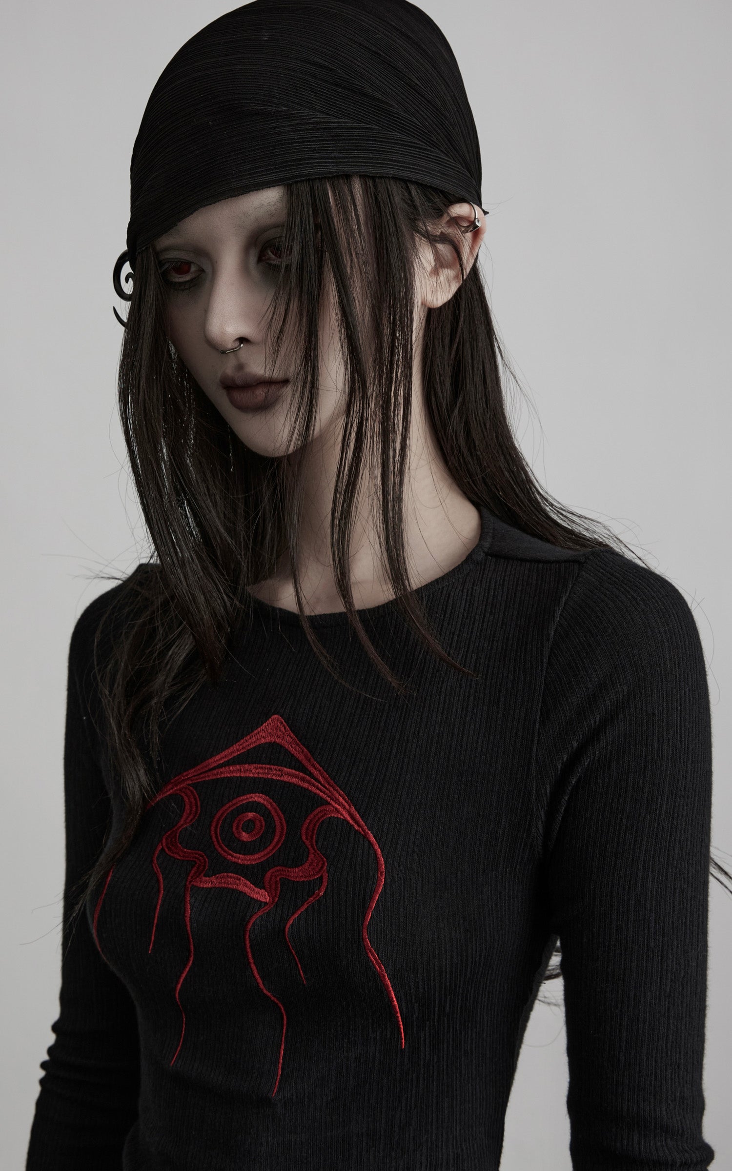 <tc><tc>DOINDULGE</tc></tc> T-shirt à manches longues côtelé avec motif œil brodé