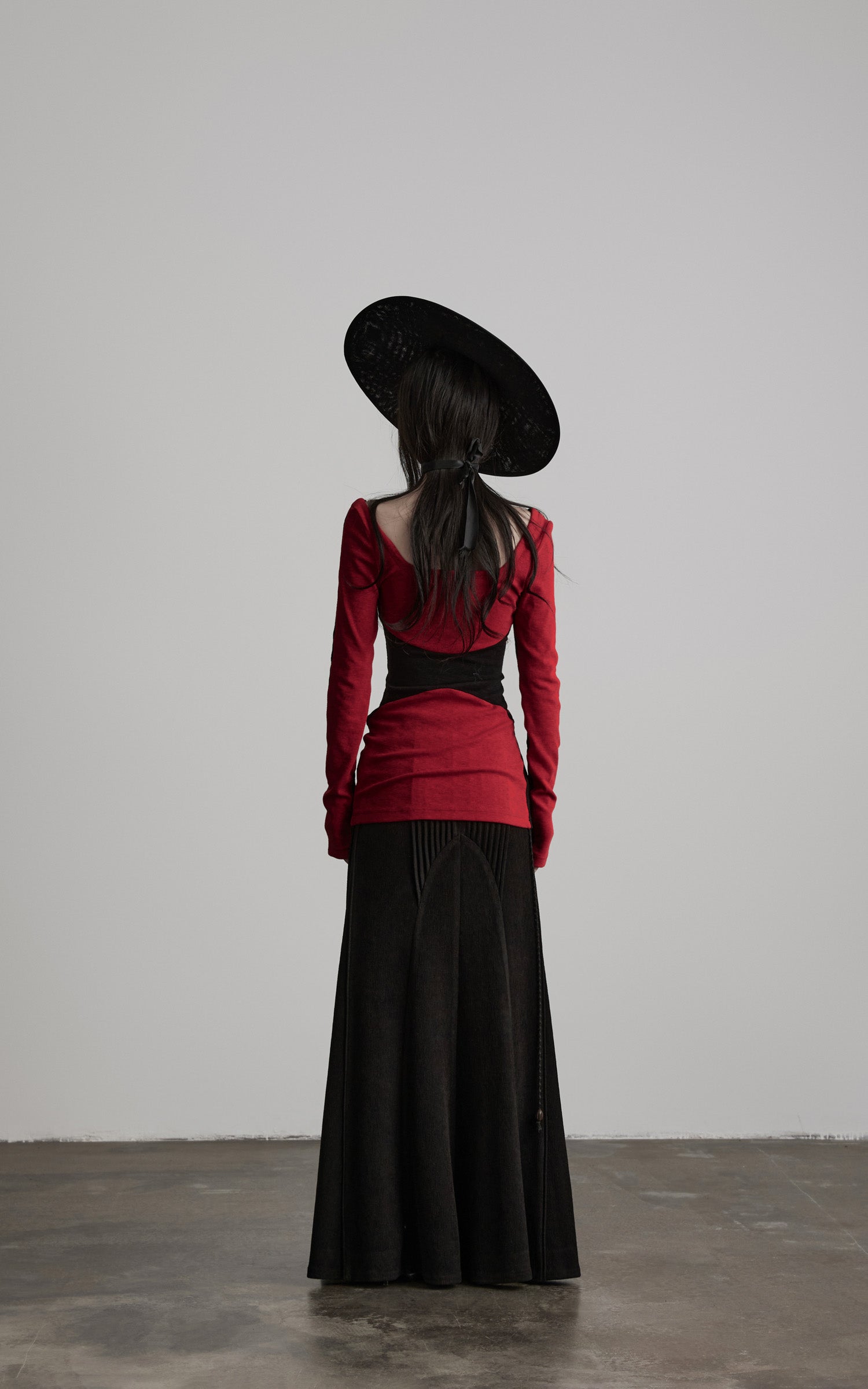 <tc>DOINDULGE</tc> 彫刻的コントラストパネルロングスリーブTシャツ