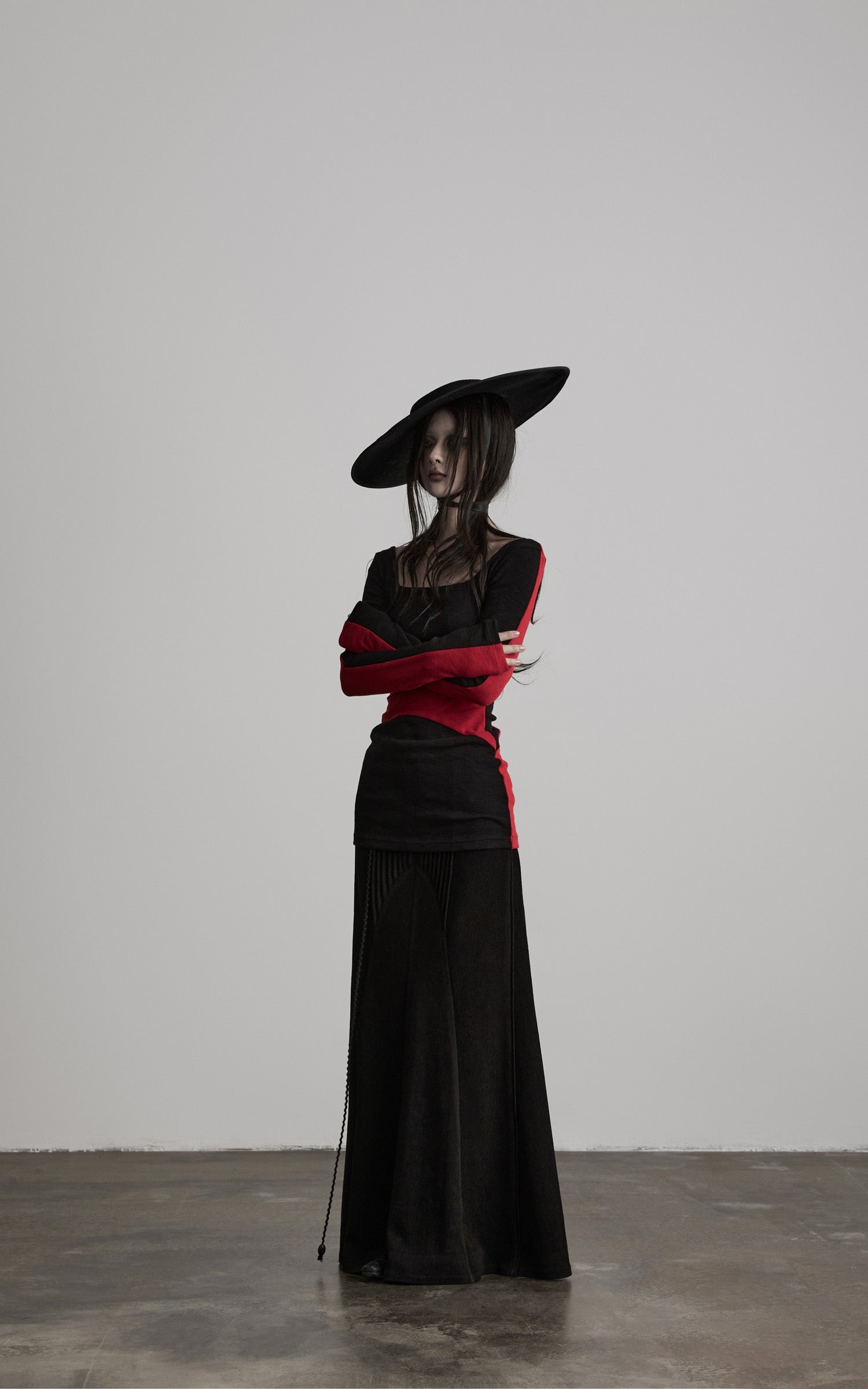 <tc>DOINDULGE</tc> 彫刻的コントラストパネルロングスリーブTシャツ