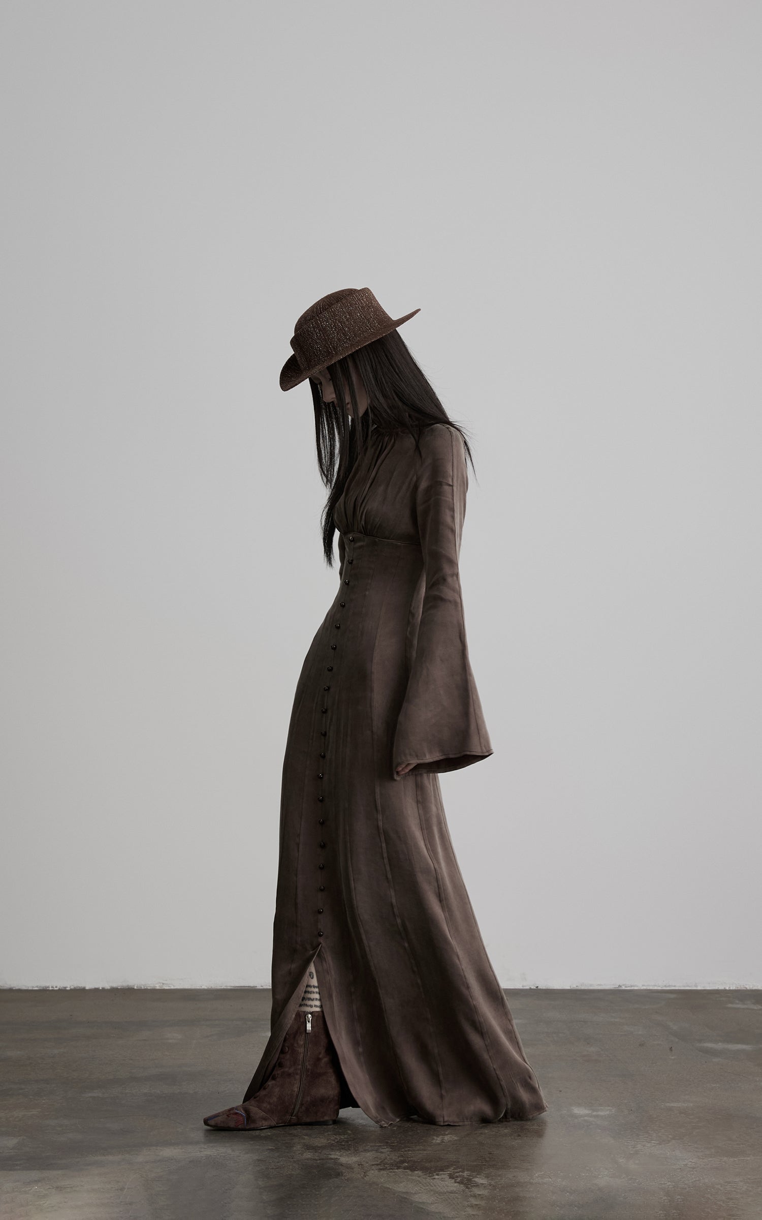 <tc><tc>DOINDULGE</tc></tc> Robe longue gothique à manches évasées et col montant froncé