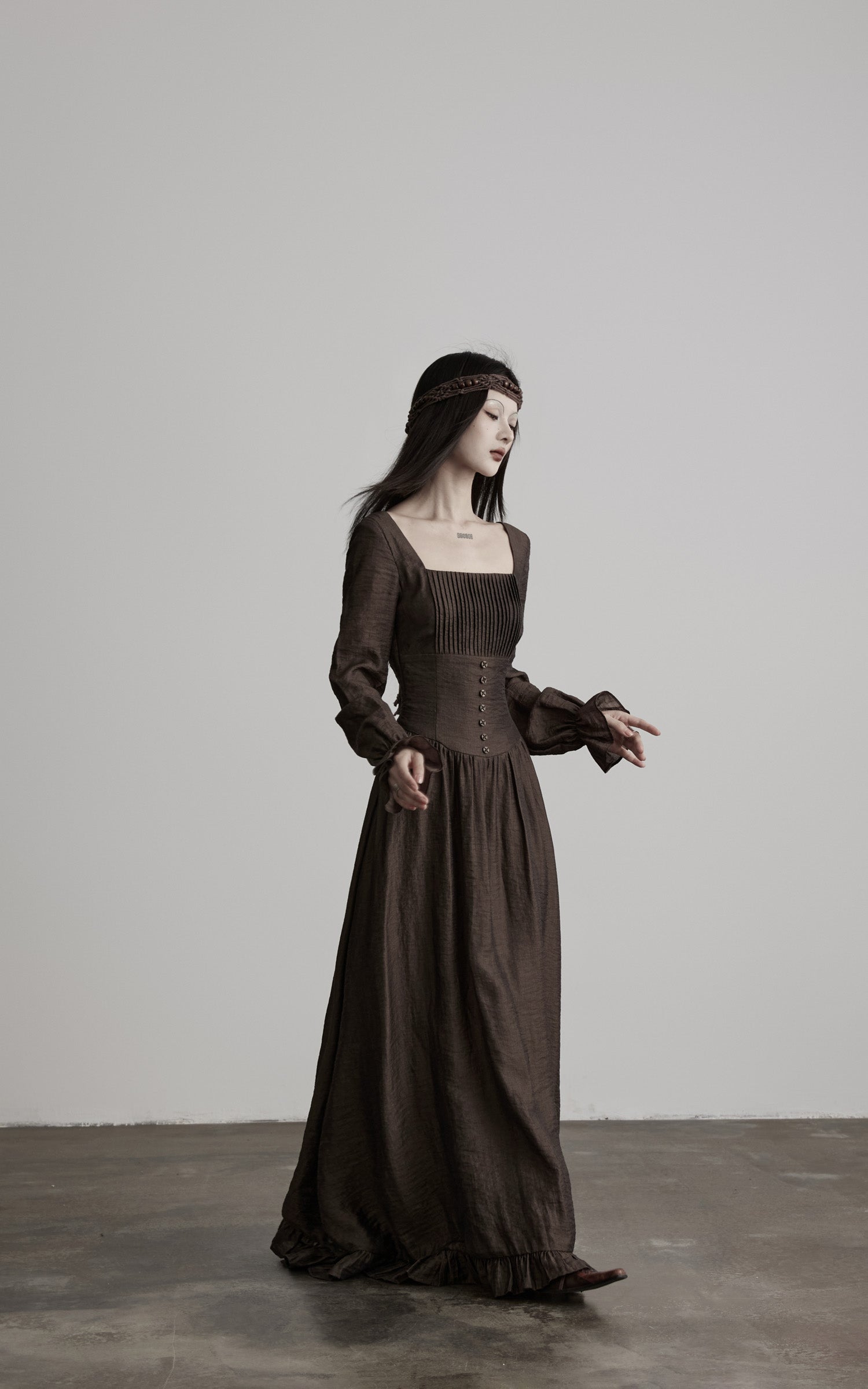 <tc><tc>DOINDULGE</tc></tc> Robe longue plissée à manches longues et corset