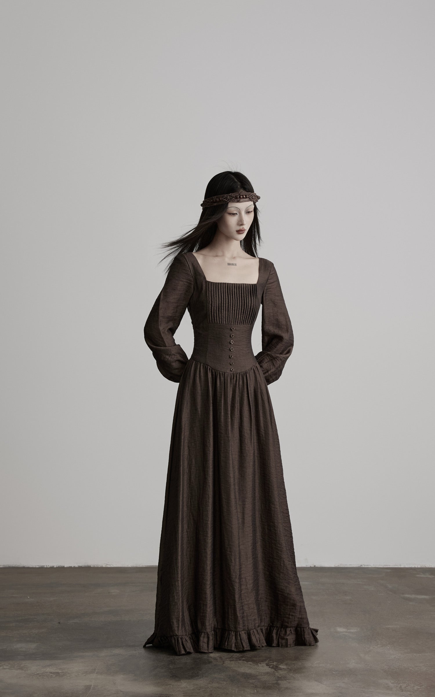 <tc><tc>DOINDULGE</tc></tc> Robe longue plissée à manches longues et corset