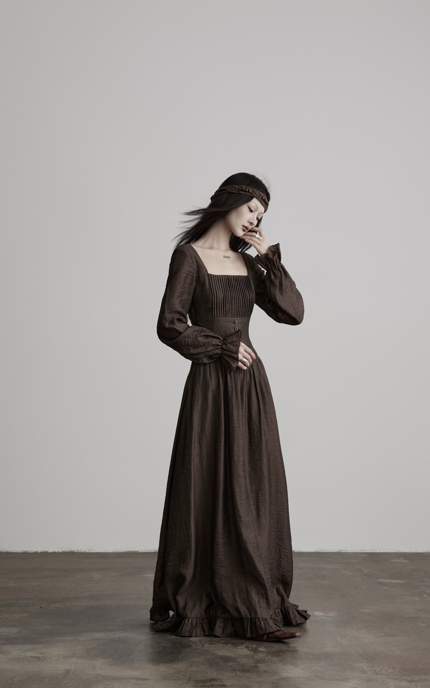 <tc><tc>DOINDULGE</tc></tc> Robe longue plissée à manches longues et corset