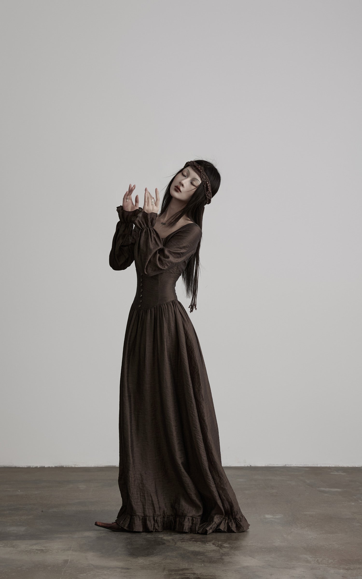 <tc><tc>DOINDULGE</tc></tc> Robe longue plissée à manches longues et corset