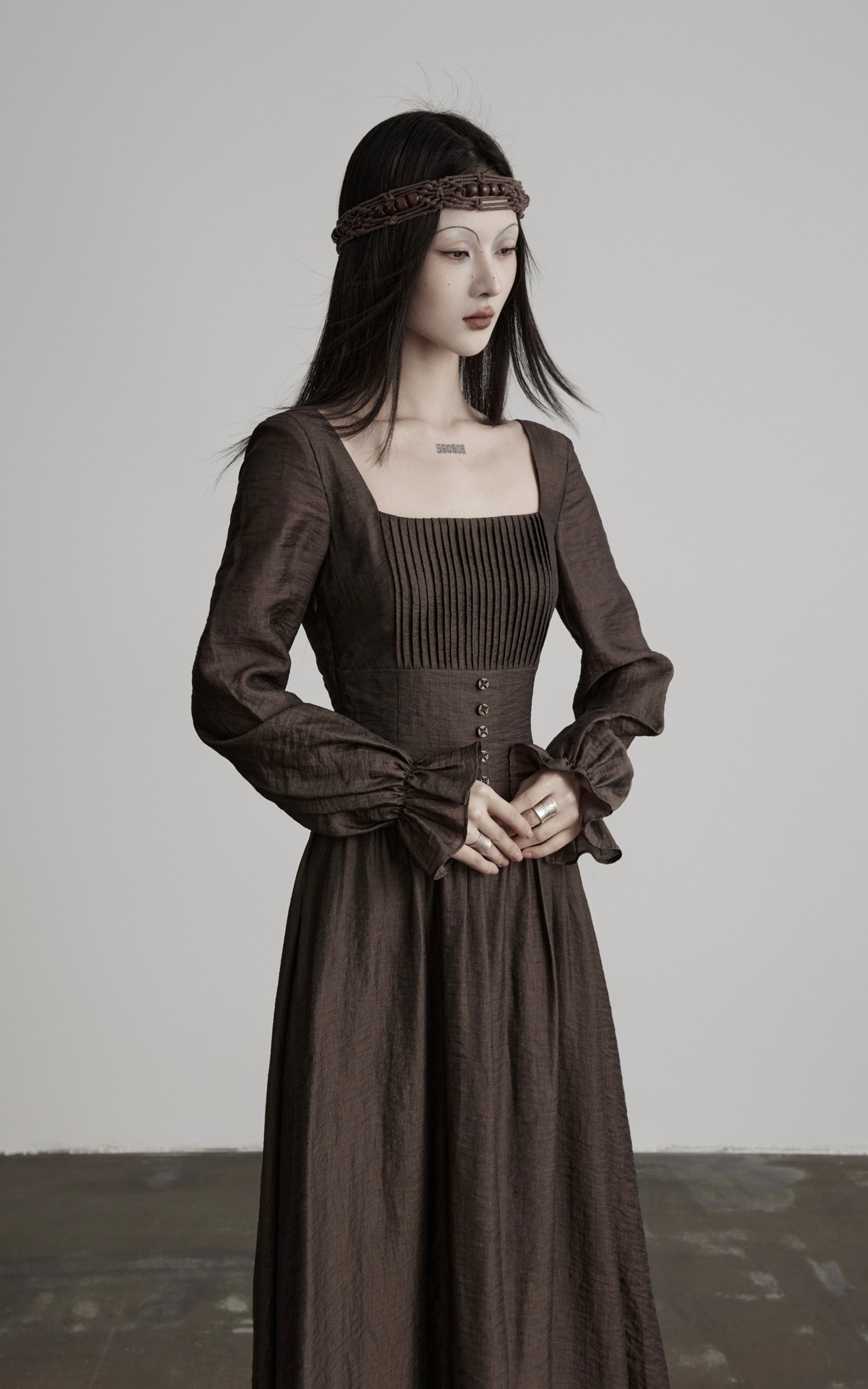 <tc><tc>DOINDULGE</tc></tc> Robe longue plissée à manches longues et corset