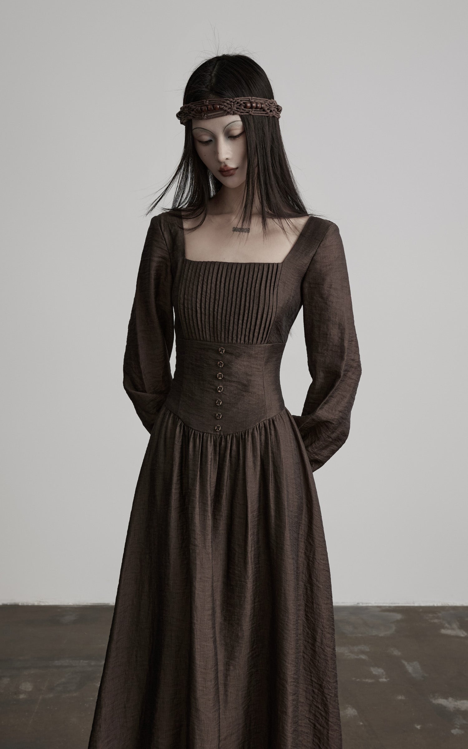 <tc><tc>DOINDULGE</tc></tc> Robe longue plissée à manches longues et corset