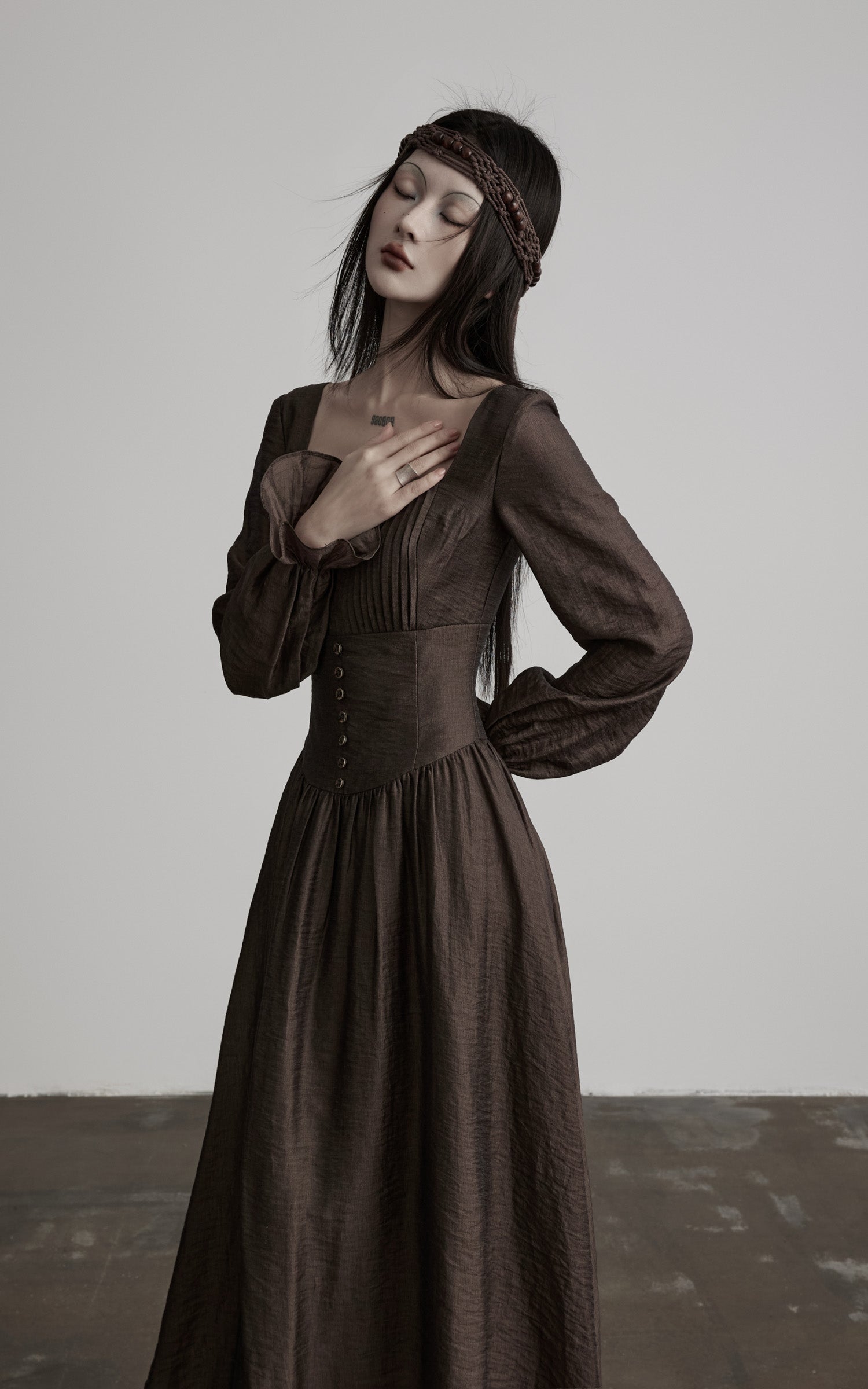 <tc><tc>DOINDULGE</tc></tc> Robe longue plissée à manches longues et corset