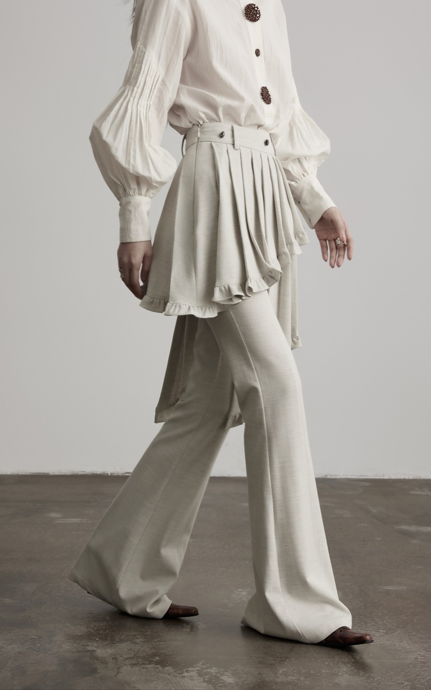 <tc>DOINDULGE</tc> Lagenweise plissierte, ausgestellte Hosen